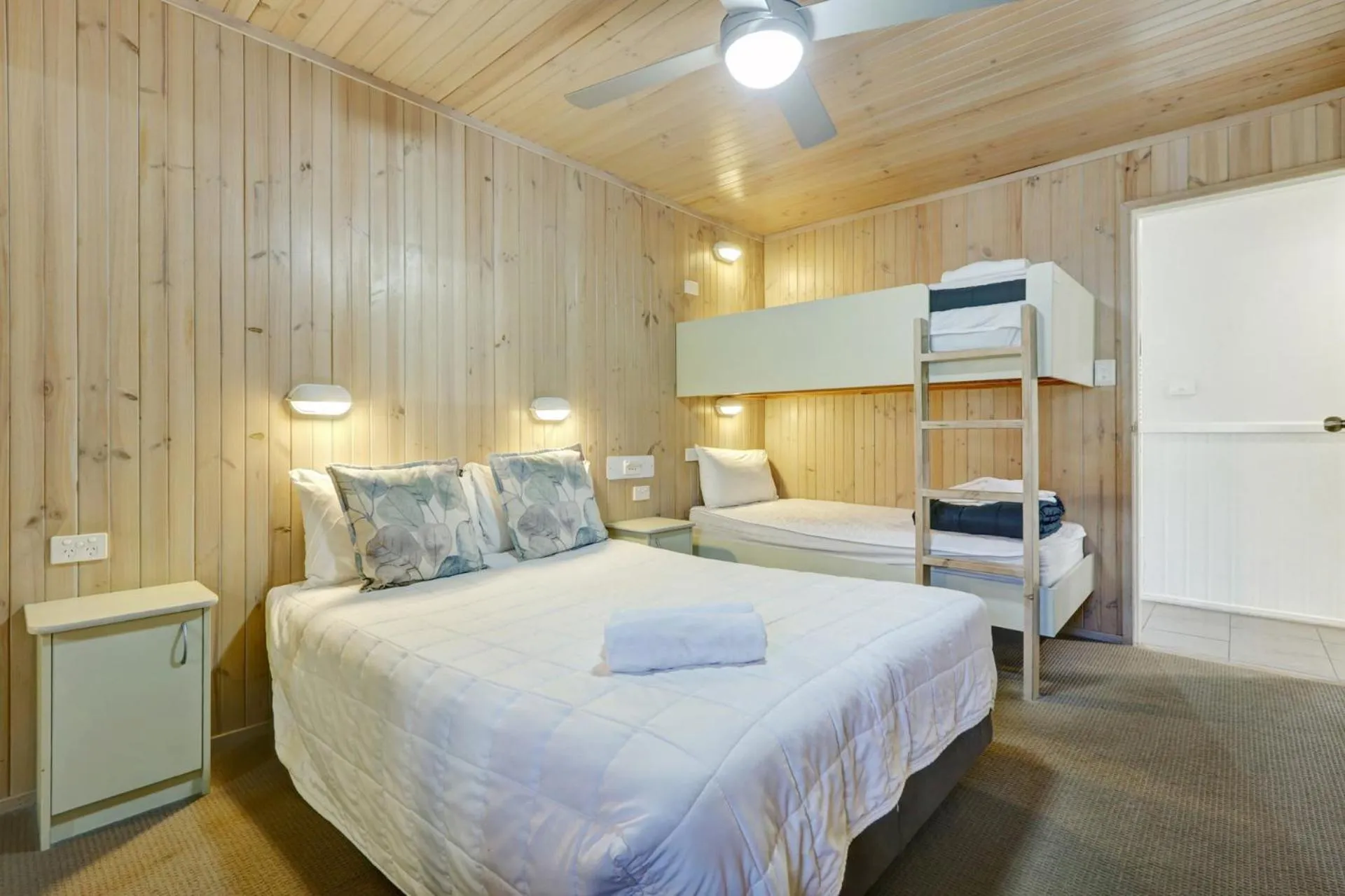 Bed in Kiama Harbour Cabins