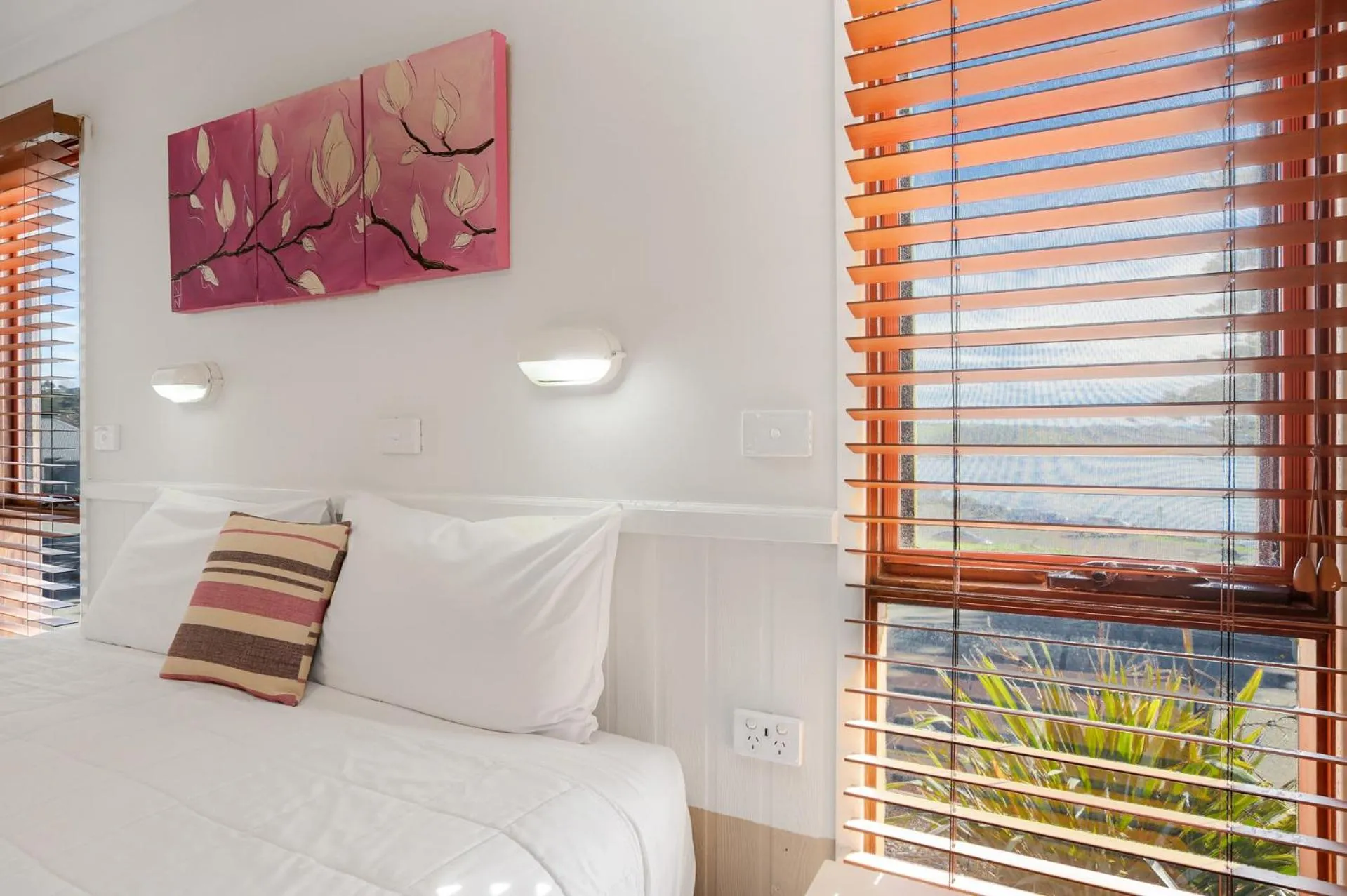 Bed in Kiama Harbour Cabins