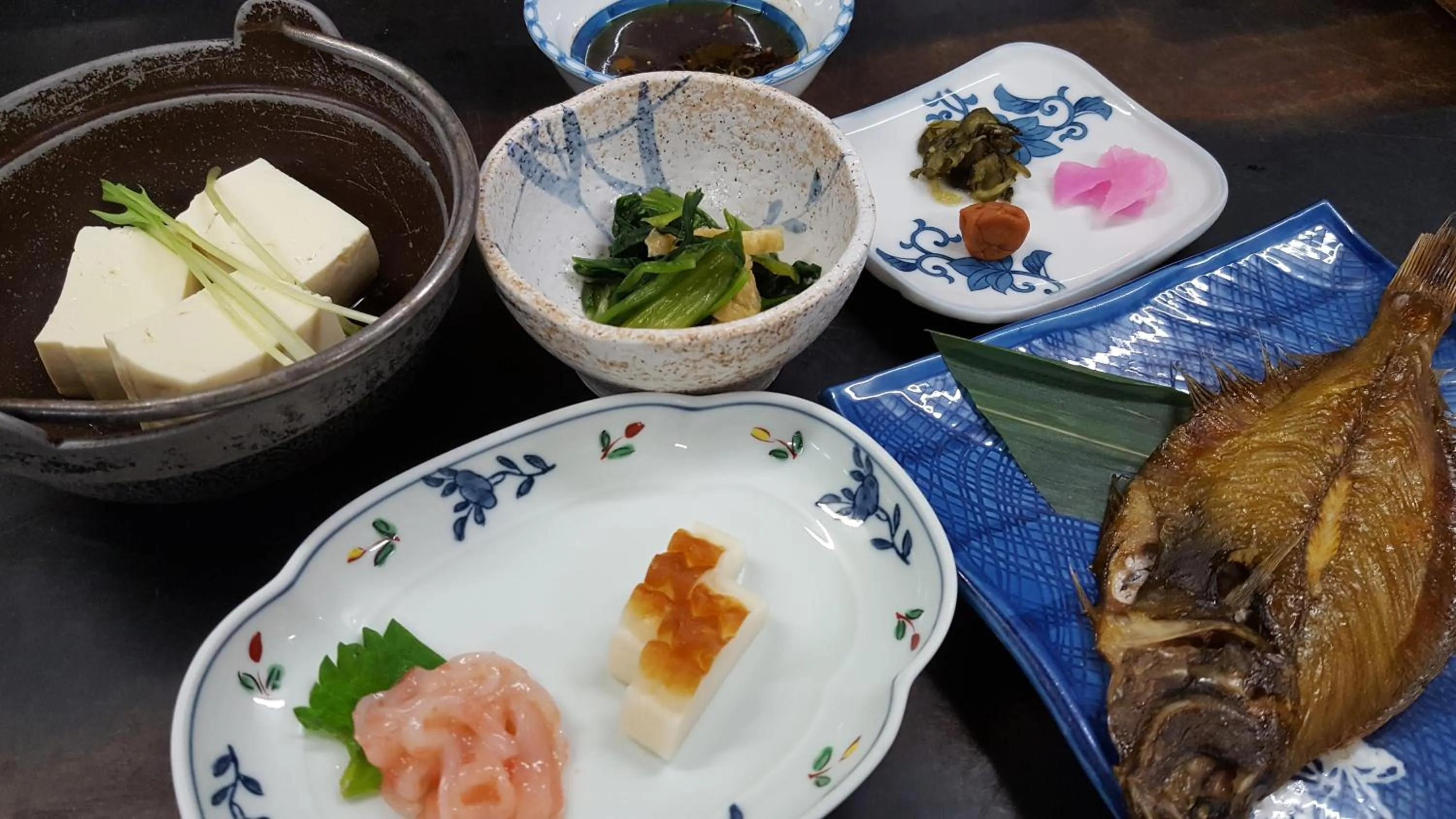 Asian breakfast in Tsukimotoya Ryokan