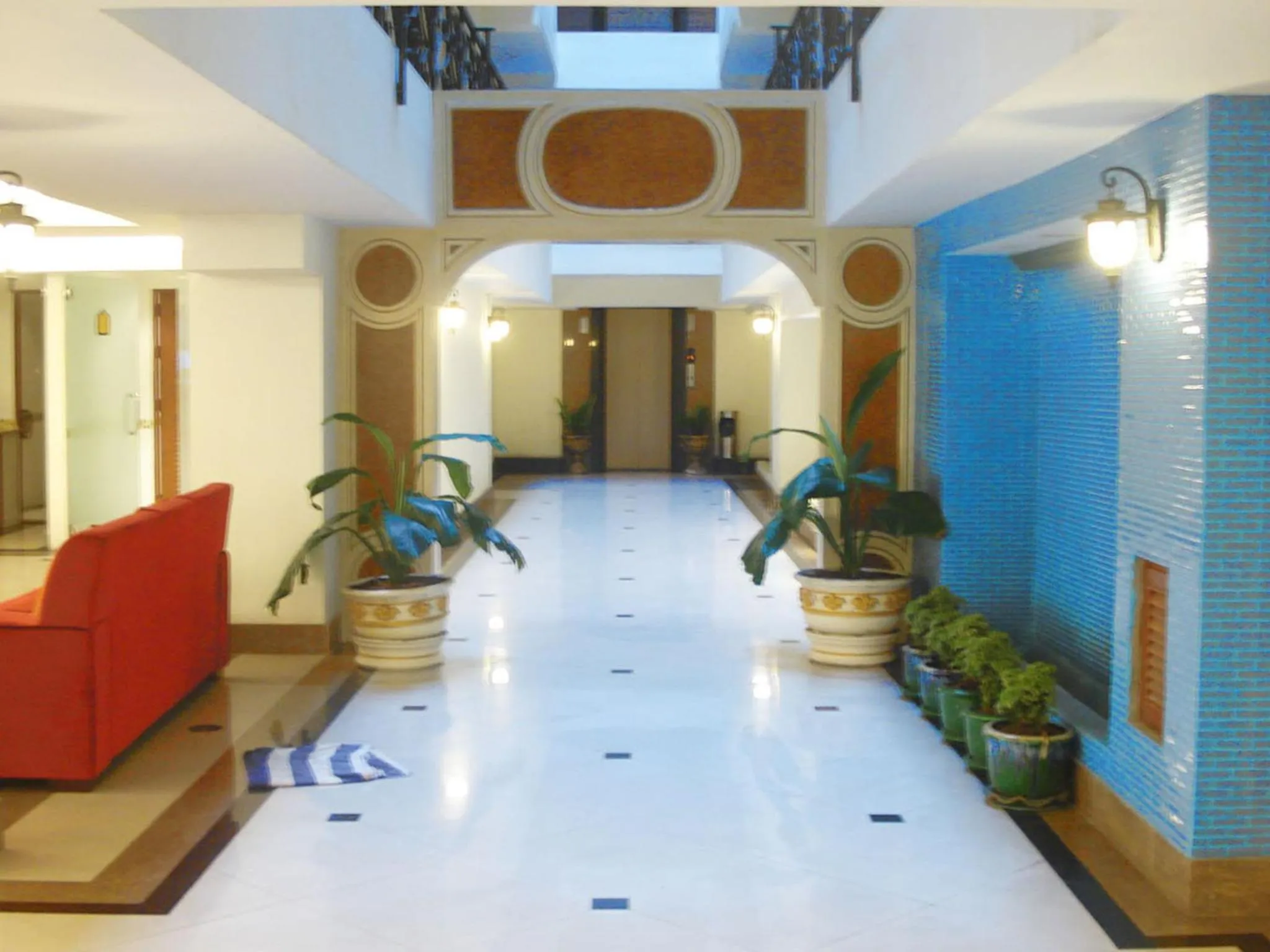 Facade/entrance in LK Mansion