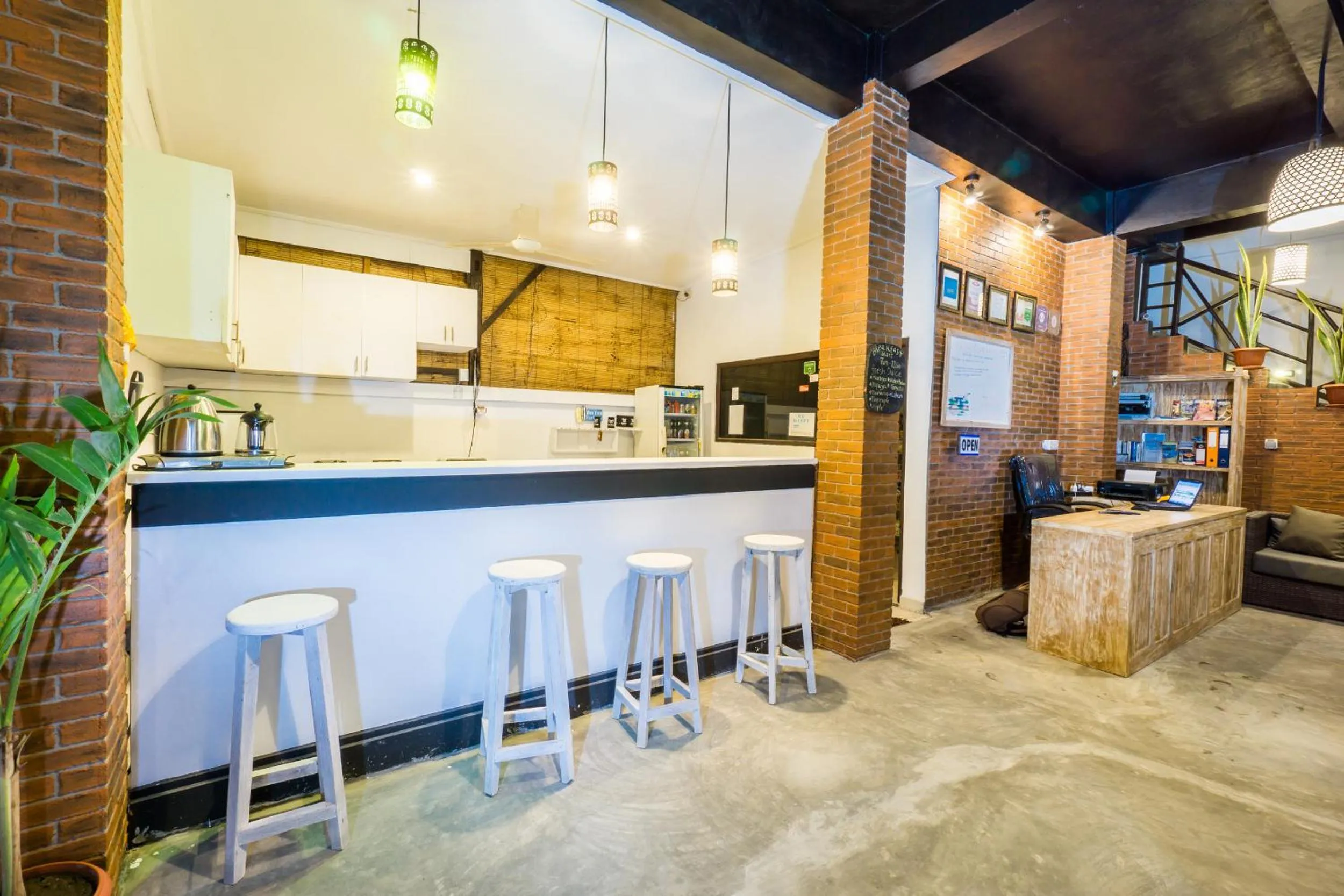 Lounge or bar in Nyuh Gading Home Stay