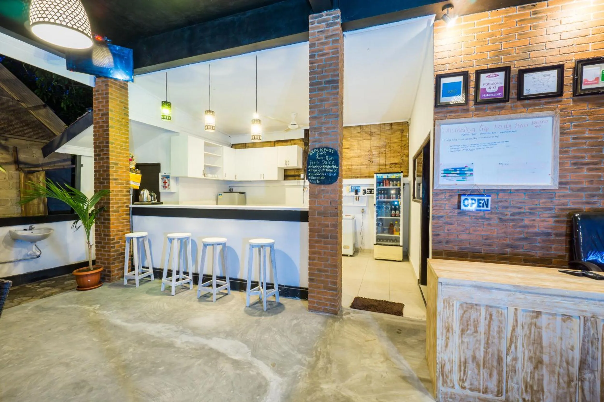 Lounge or bar in Nyuh Gading Home Stay