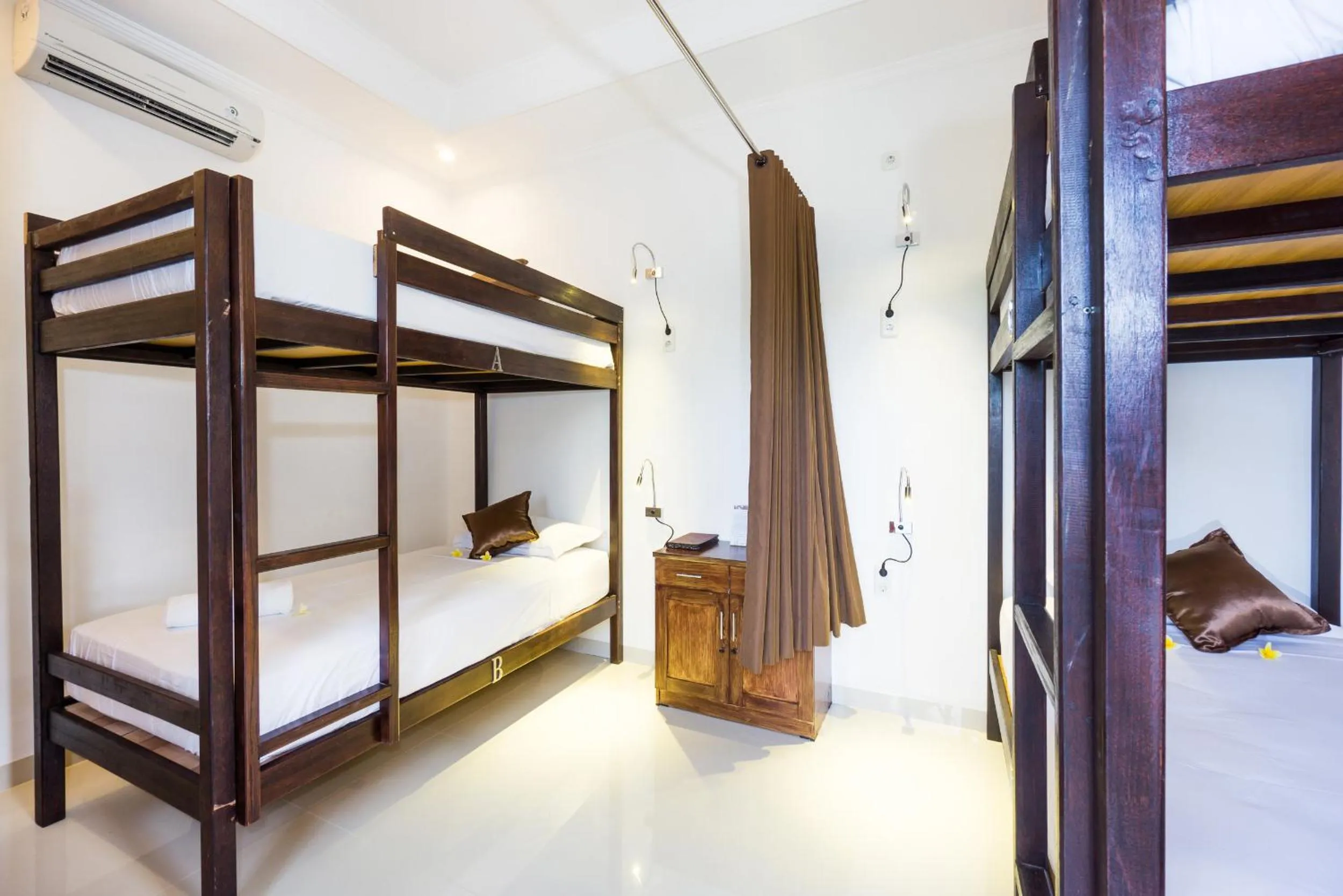 bunk bed, Bed in Nyuh Gading Home Stay