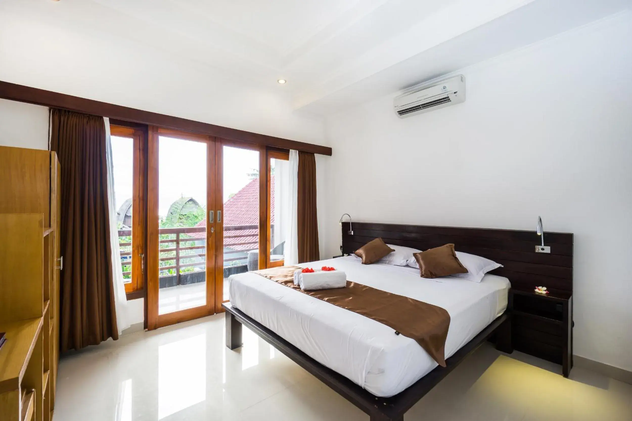 Deluxe Double Room with Balcony and Sea View in Nyuh Gading Home Stay Deluxe Double Room with Balcony and Sea View in Nyuh Gading Home Stay