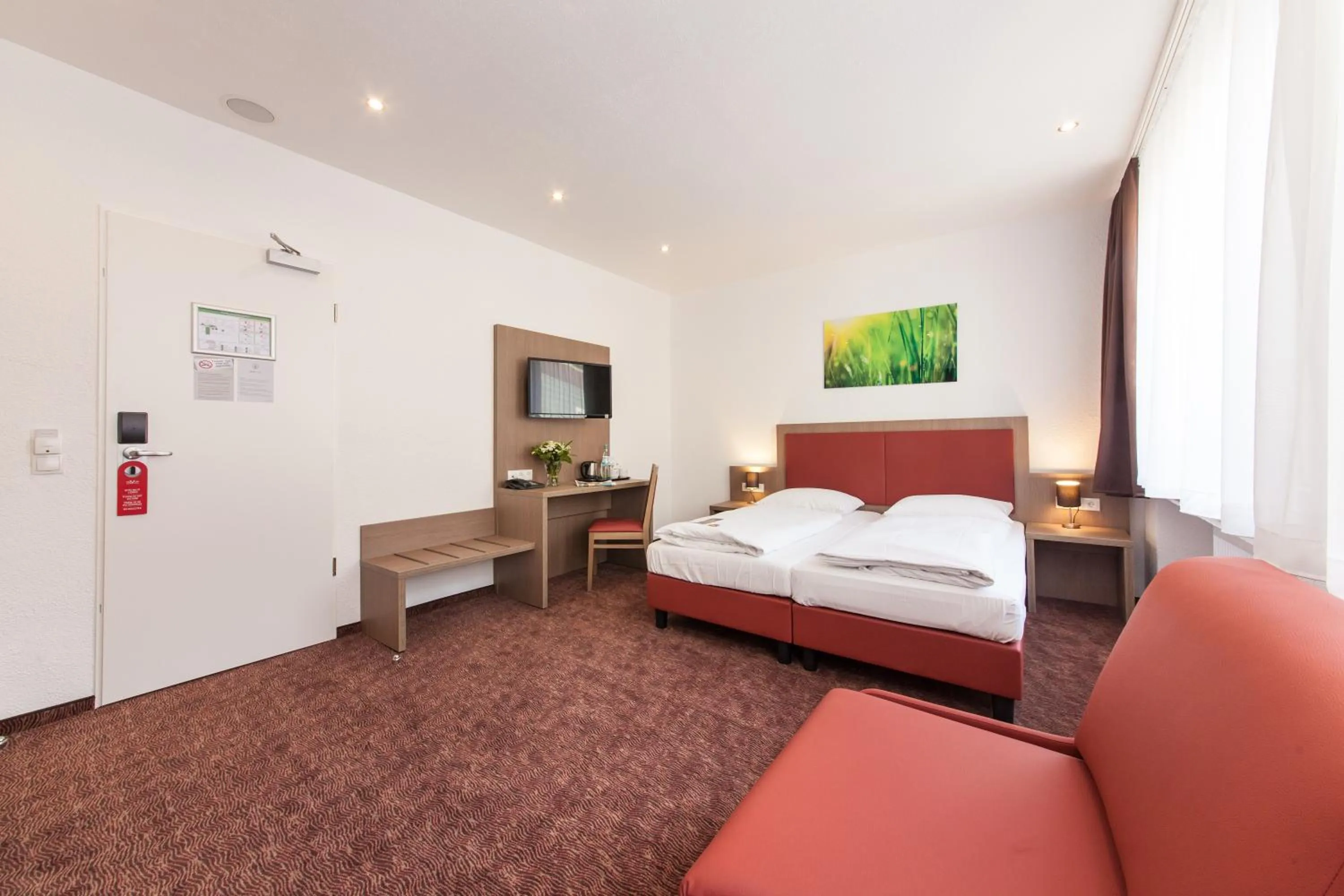 Photo of the whole room, Bed in Hotel Excelsior Dortmund Hauptbahnhof