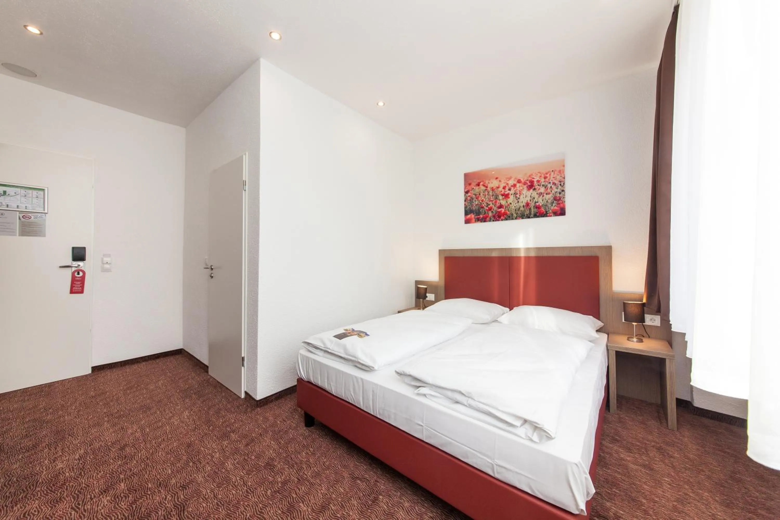 Photo of the whole room, Bed in Hotel Excelsior Dortmund Hauptbahnhof