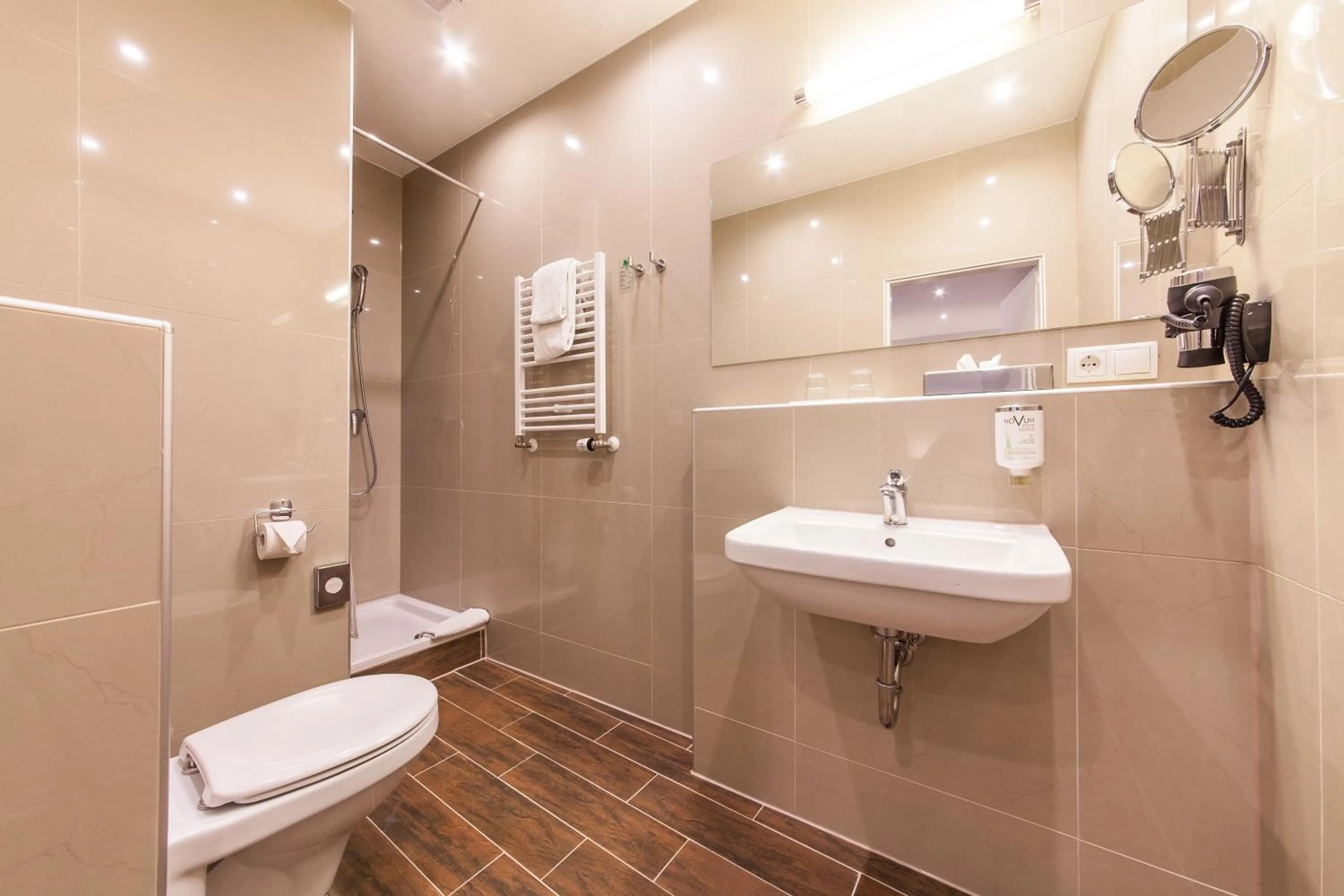 Photo of the whole room in Hotel Excelsior Dortmund Hauptbahnhof