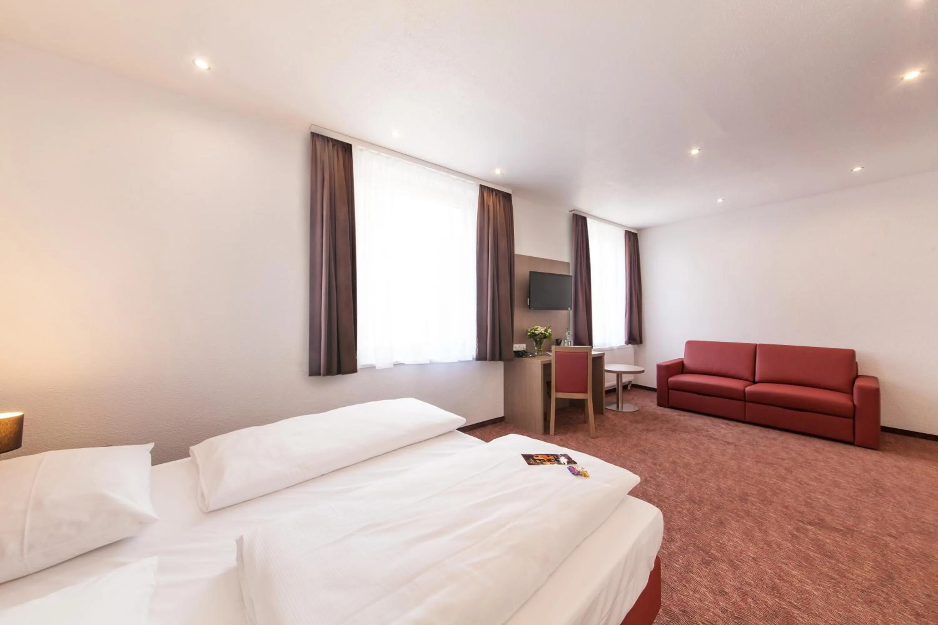 Photo of the whole room, Bed in Hotel Excelsior Dortmund Hauptbahnhof