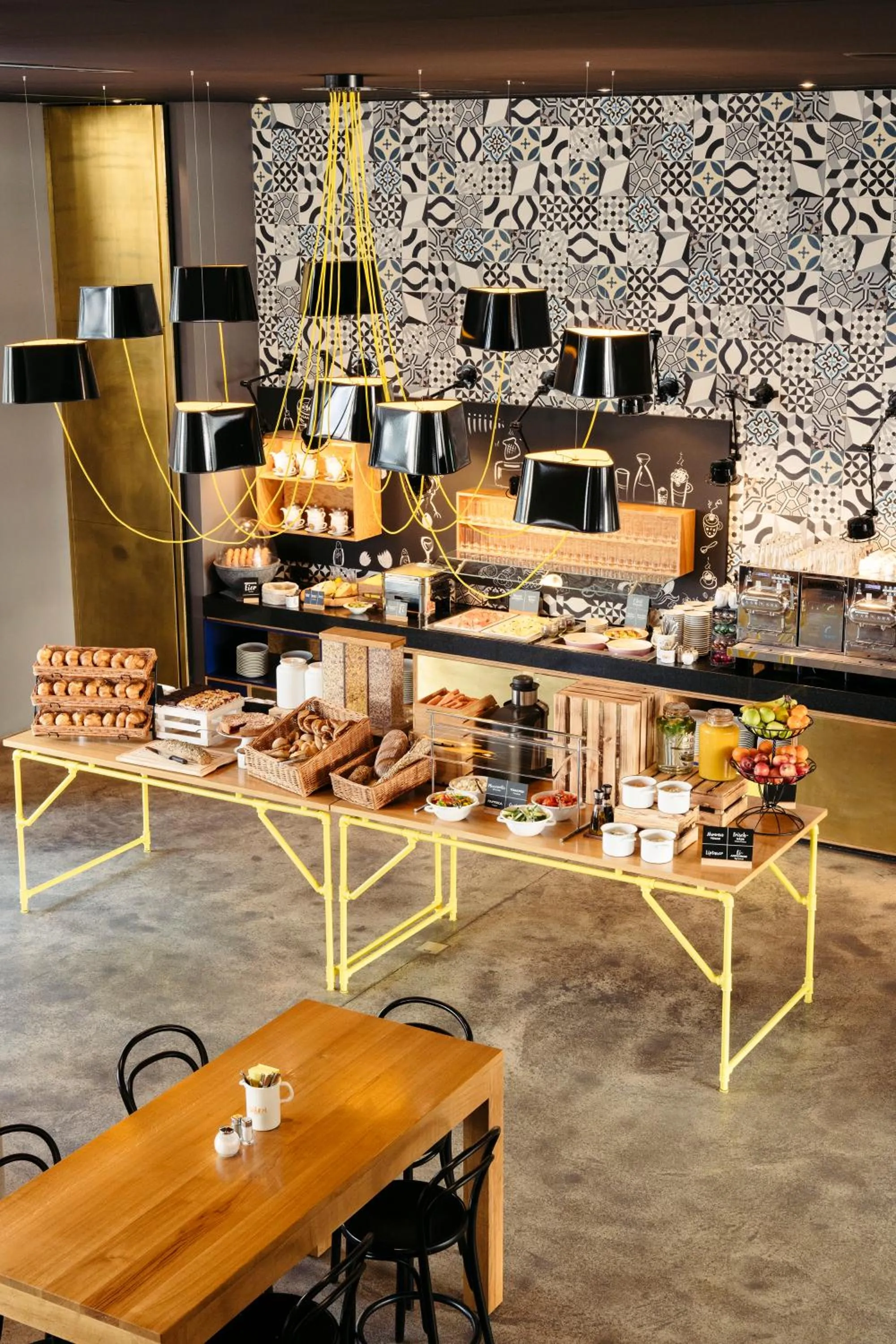 Buffet breakfast in Hotel Schani Wien Hauptbahnhof