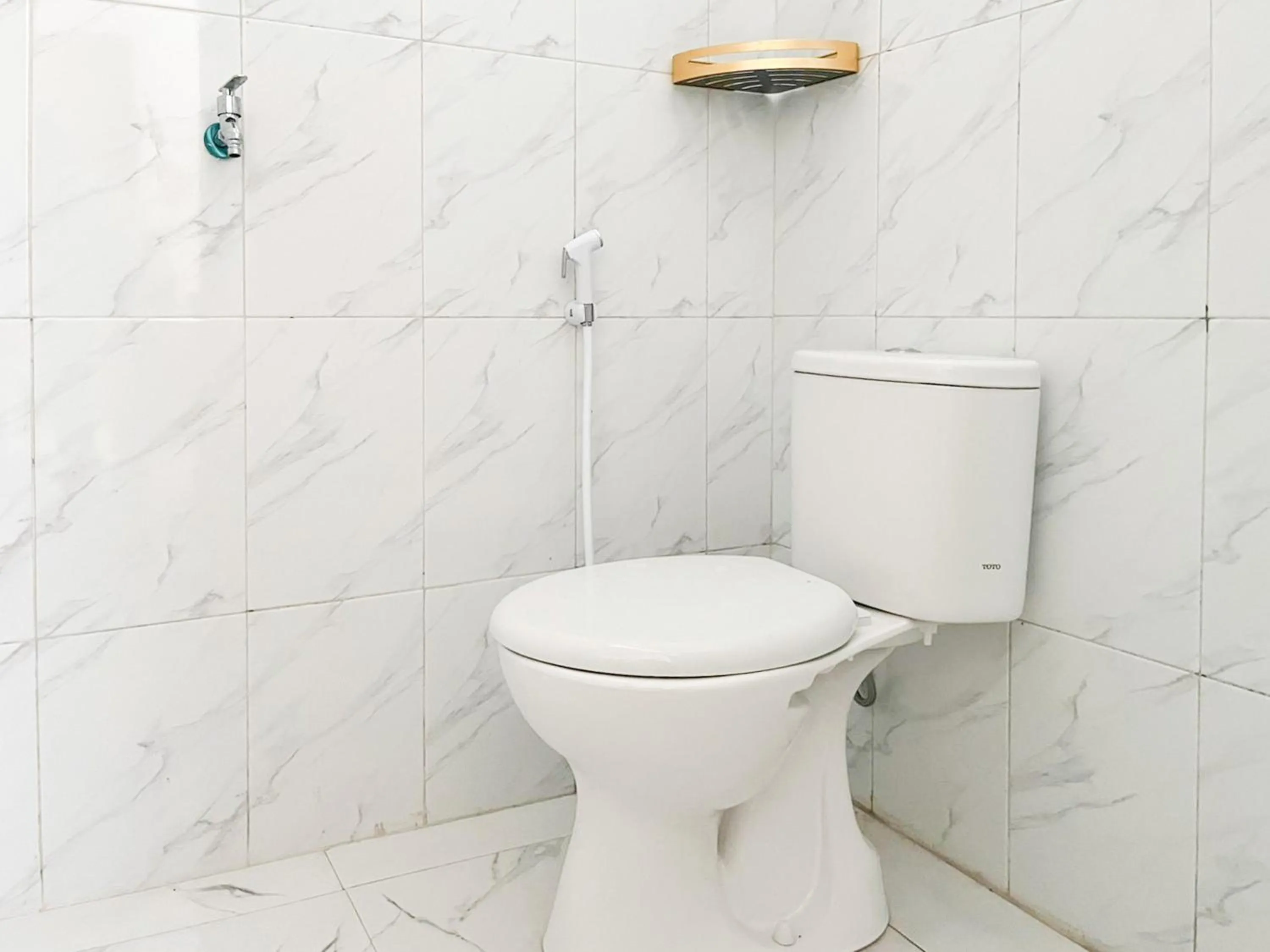 Bathroom in RedDoorz Syariah Near Alun-Alun Tulungagung