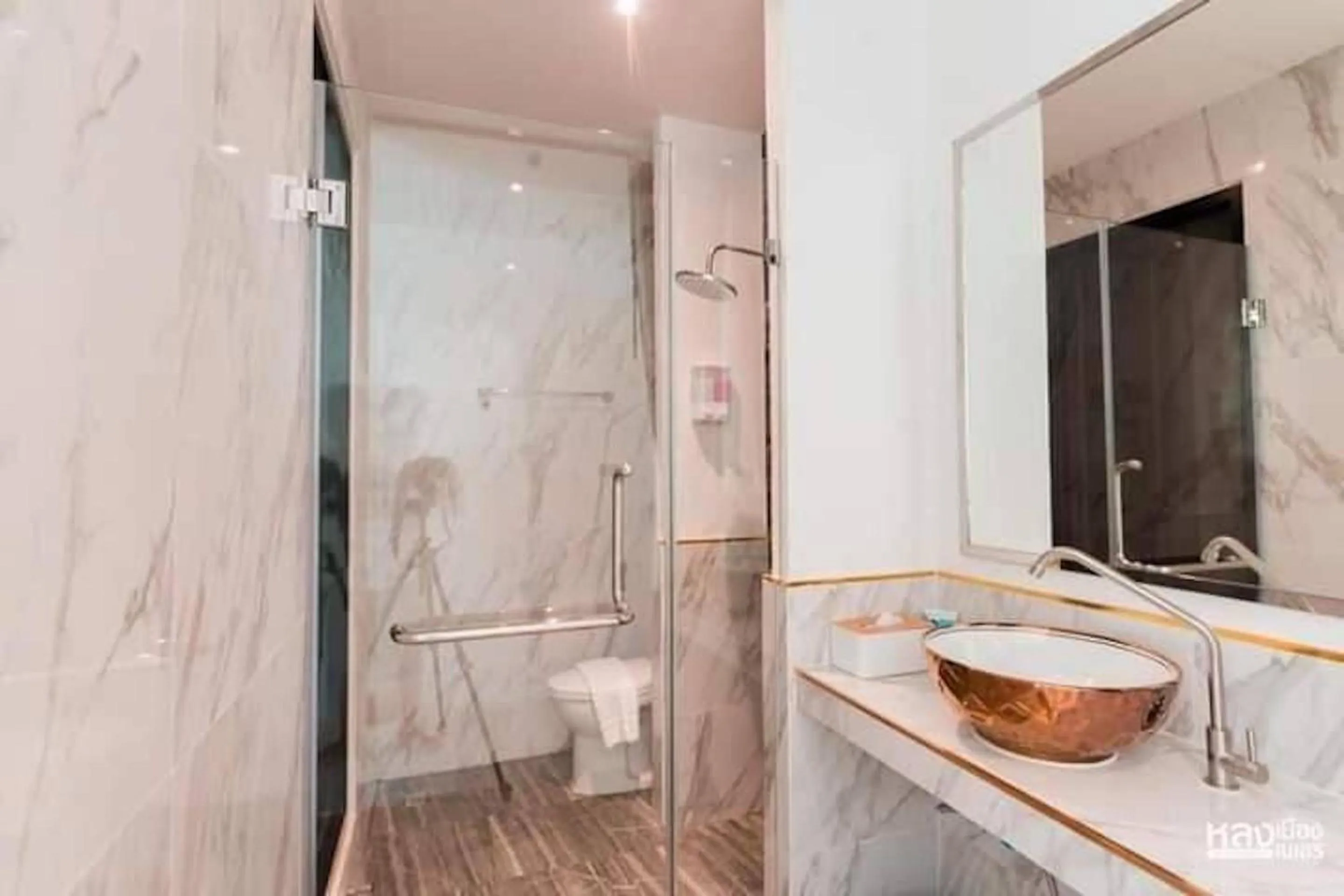 Shower in R resident resort