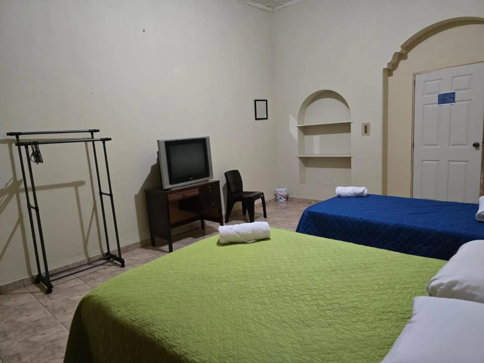 Bedroom, Bed in Hostal Casa Luna