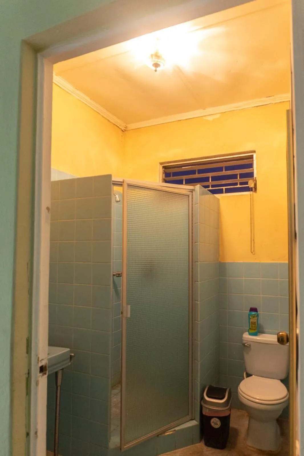 Shower in Hostal Casa Luna