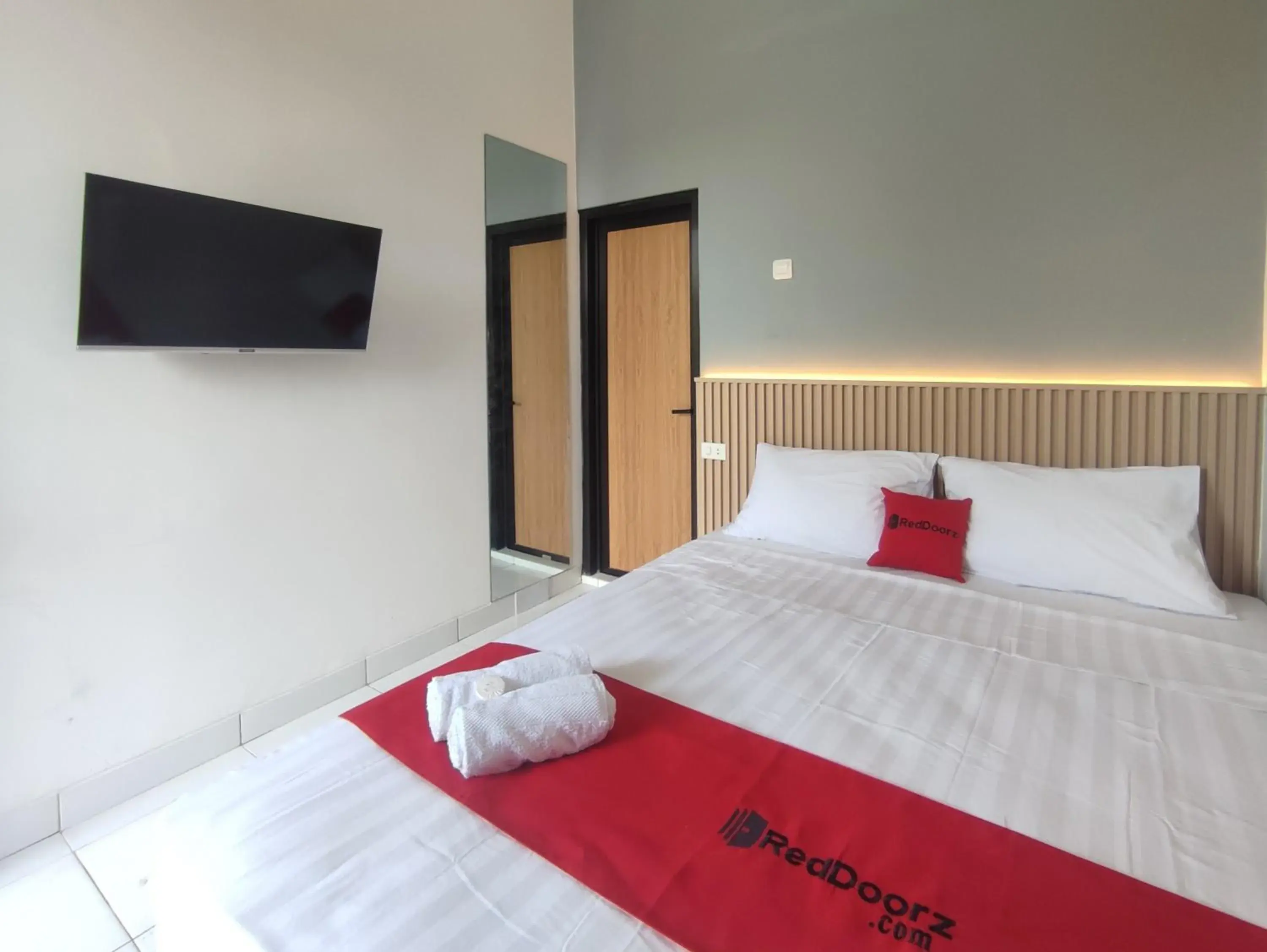 RedDoorz Near Simpang Lima Semarang RedDoorz Near Simpang Lima Semarang