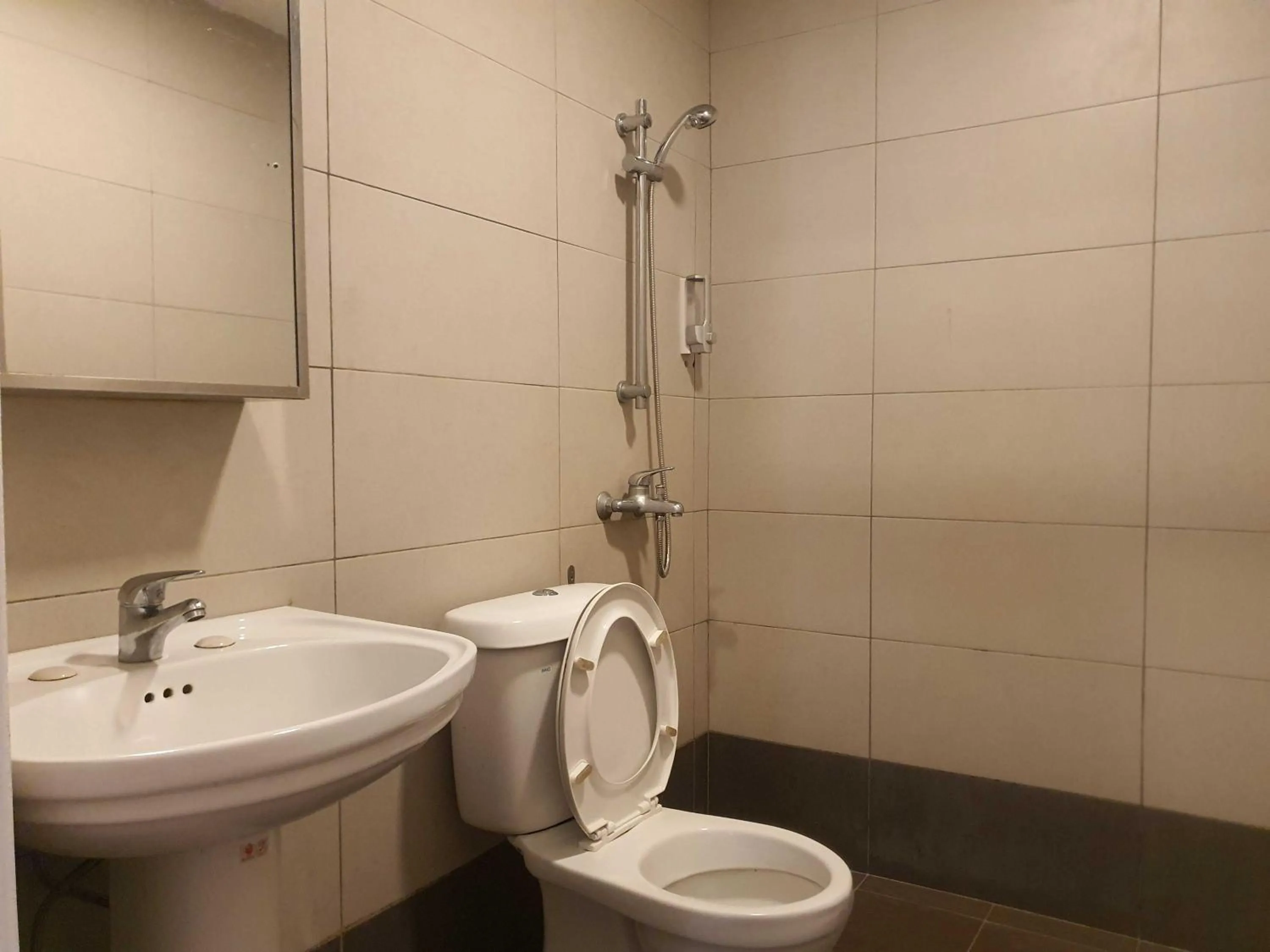 Bathroom in Hotel O Signature Inn Miri