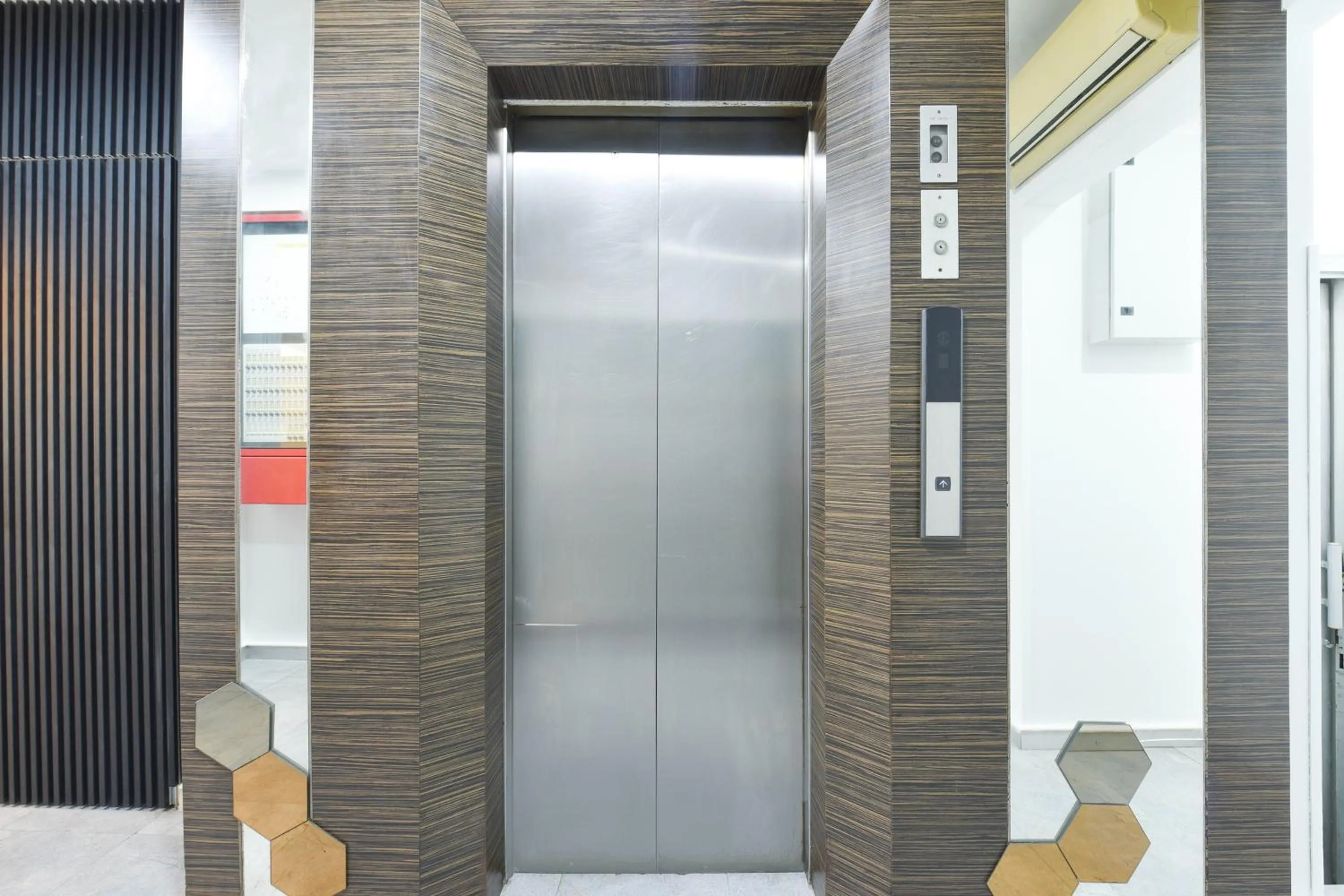 elevator in Hotel O Pollodium Chinatown