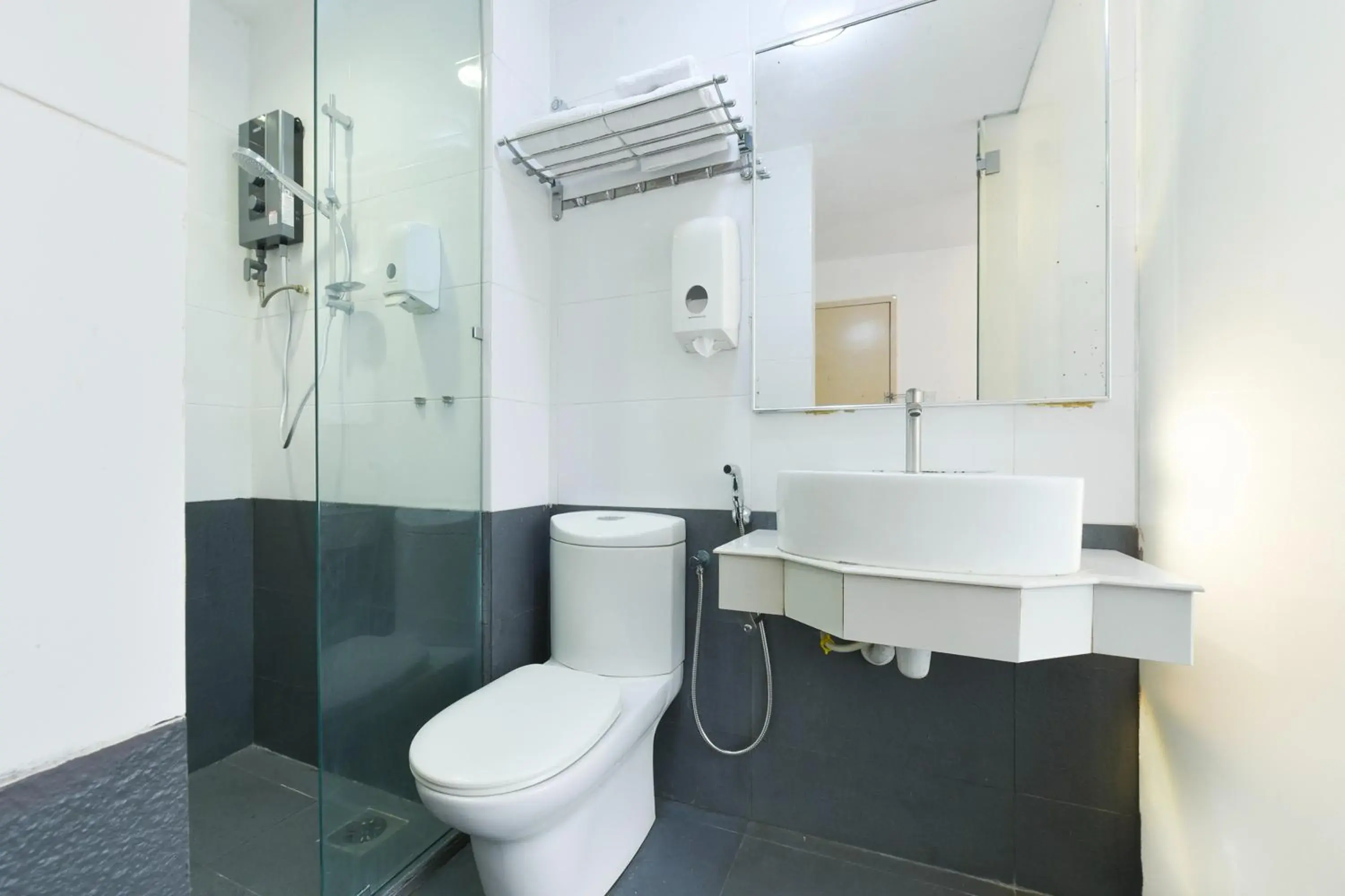 Bathroom in Hotel O Pollodium Chinatown Bathroom in Hotel O Pollodium Chinatown