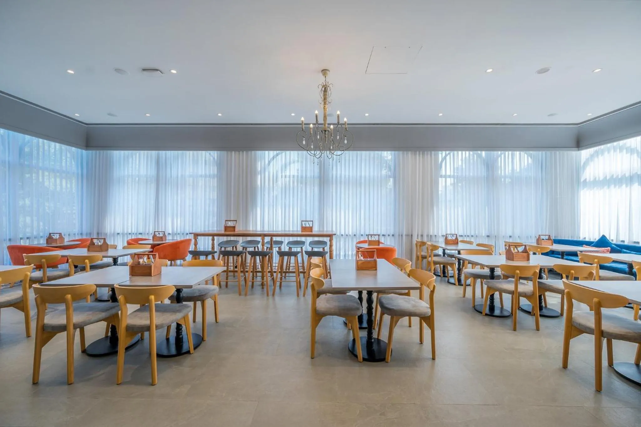 Restaurant/places to eat in Holiday Inn Express Kolkata New Town by IHG