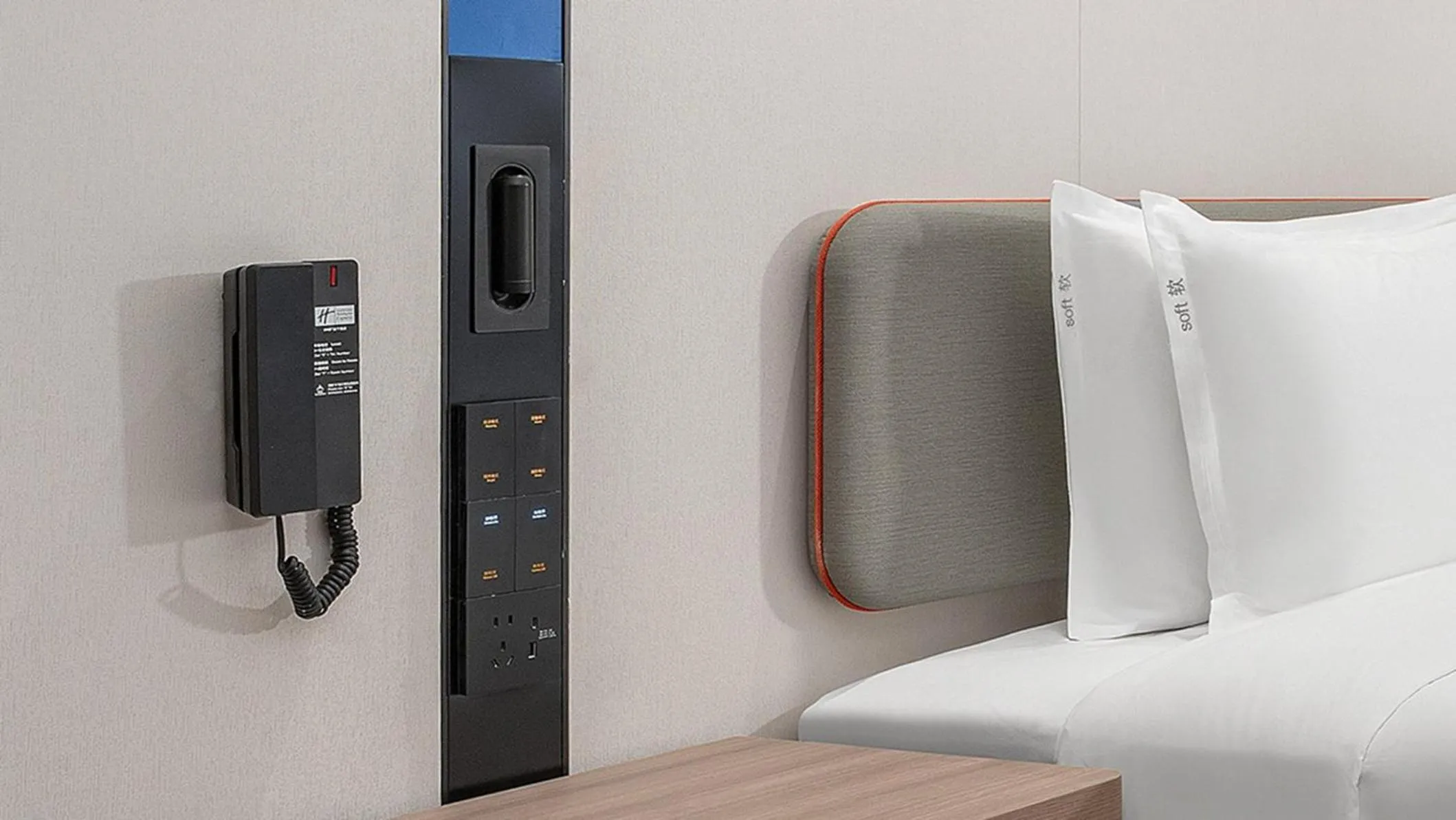 Photo of the whole room, Bed in Holiday Inn Express Chengdu Shuangliu Airport by IHG - Free shuttle bus from Shuangliu International Airport to hotel about 8 Minutes by car, Welcome drink