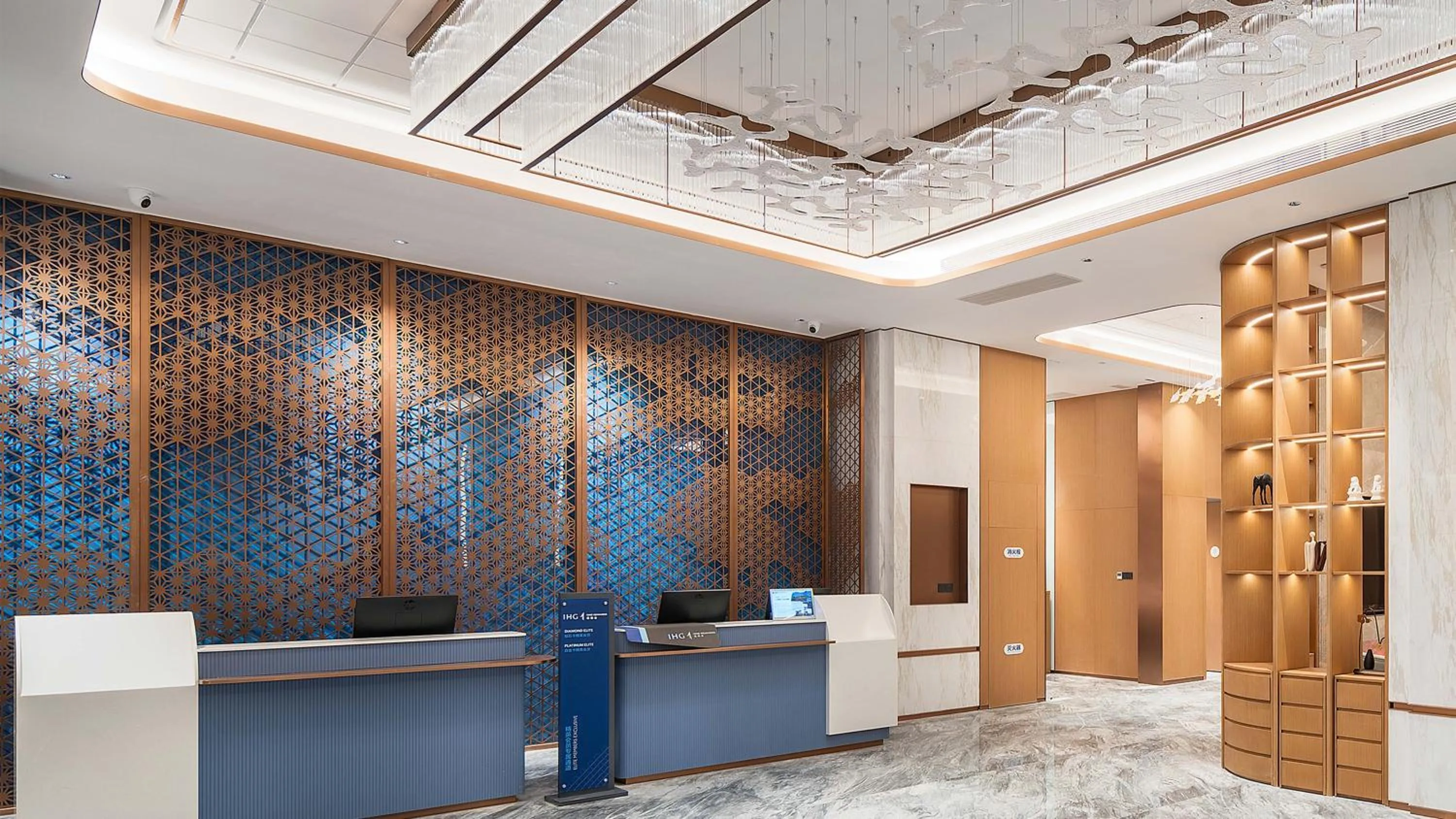 Lobby or reception in Holiday Inn Express Chengdu Shuangliu Airport by IHG - Free shuttle bus from Shuangliu International Airport to hotel about 8 Minutes by car, Welcome drink