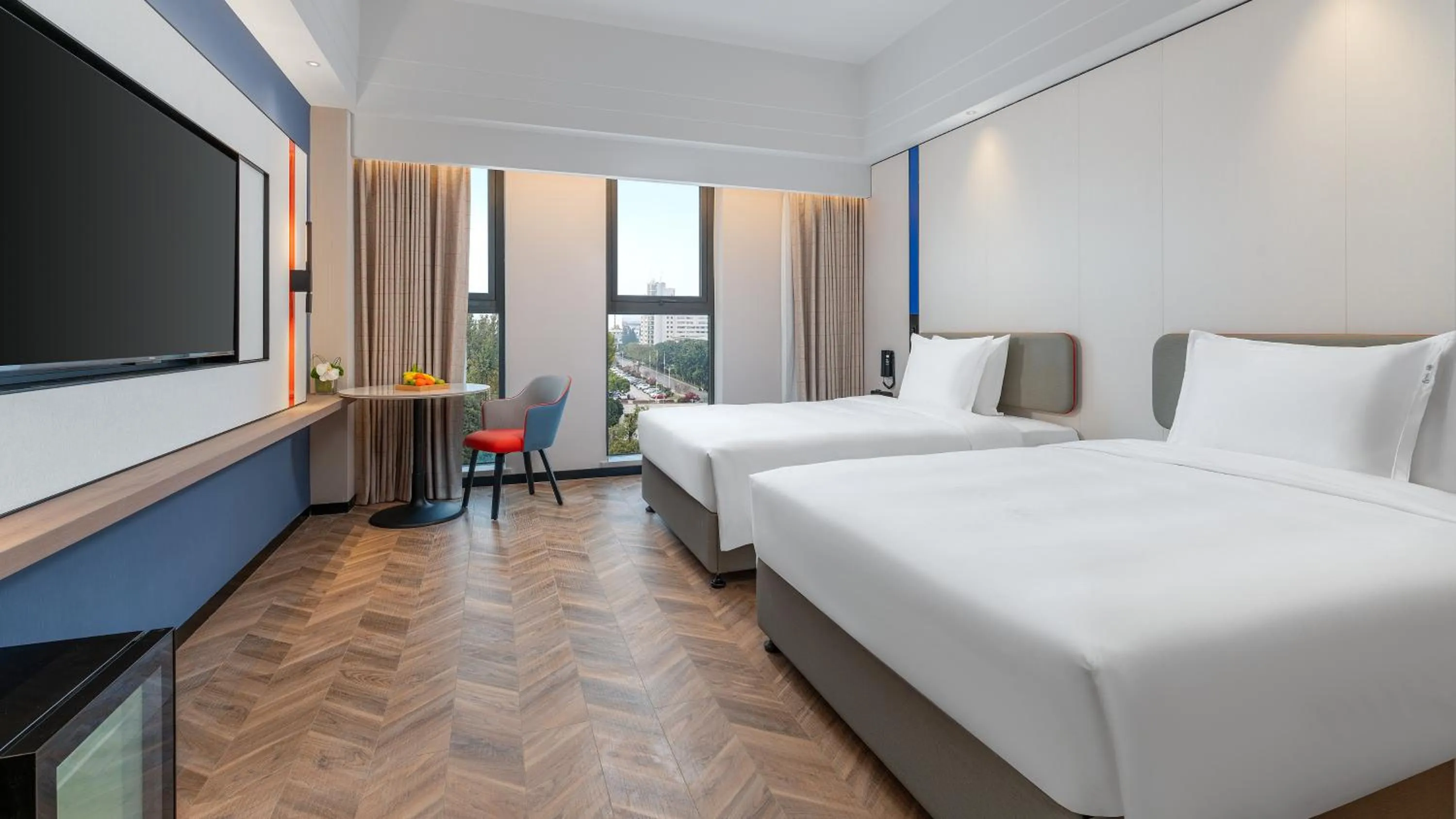 Bed in Holiday Inn Express Chengdu Shuangliu Airport by IHG - Free shuttle bus from Shuangliu International Airport to hotel about 8 Minutes by car, Welcome drink