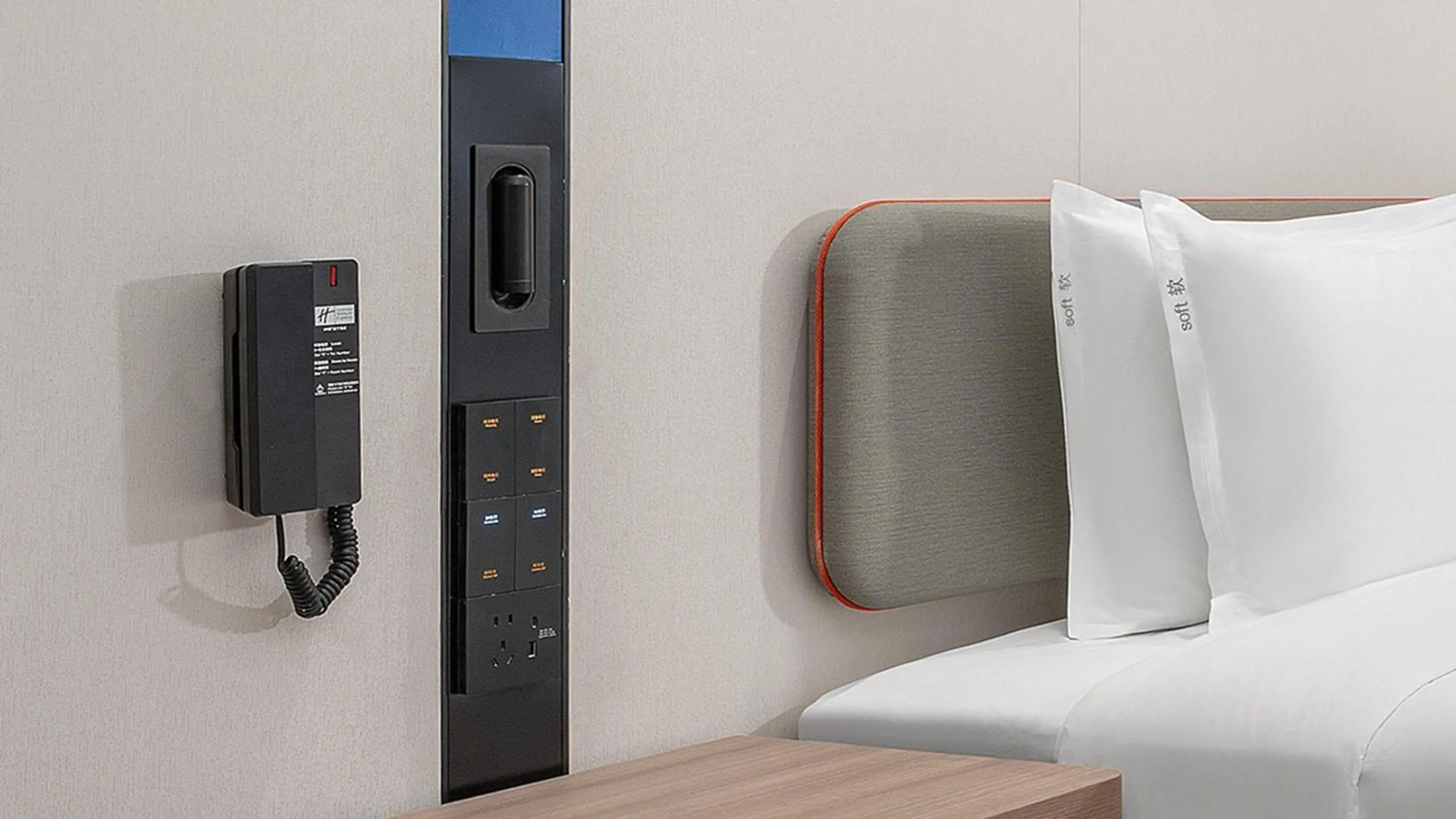 Bed in Holiday Inn Express Chengdu Shuangliu Airport by IHG - Free shuttle bus from Shuangliu International Airport to hotel about 8 Minutes by car, Welcome drink