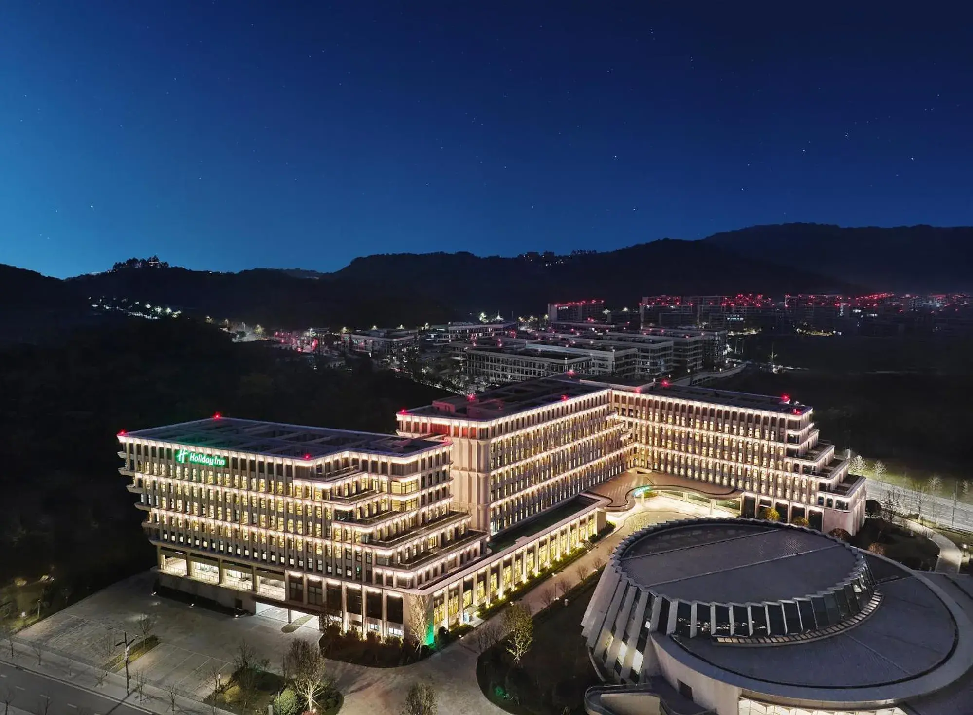 Property building in Holiday Inn Chongqing Science Hall by IHG Property building in Holiday Inn Chongqing Science Hall by IHG