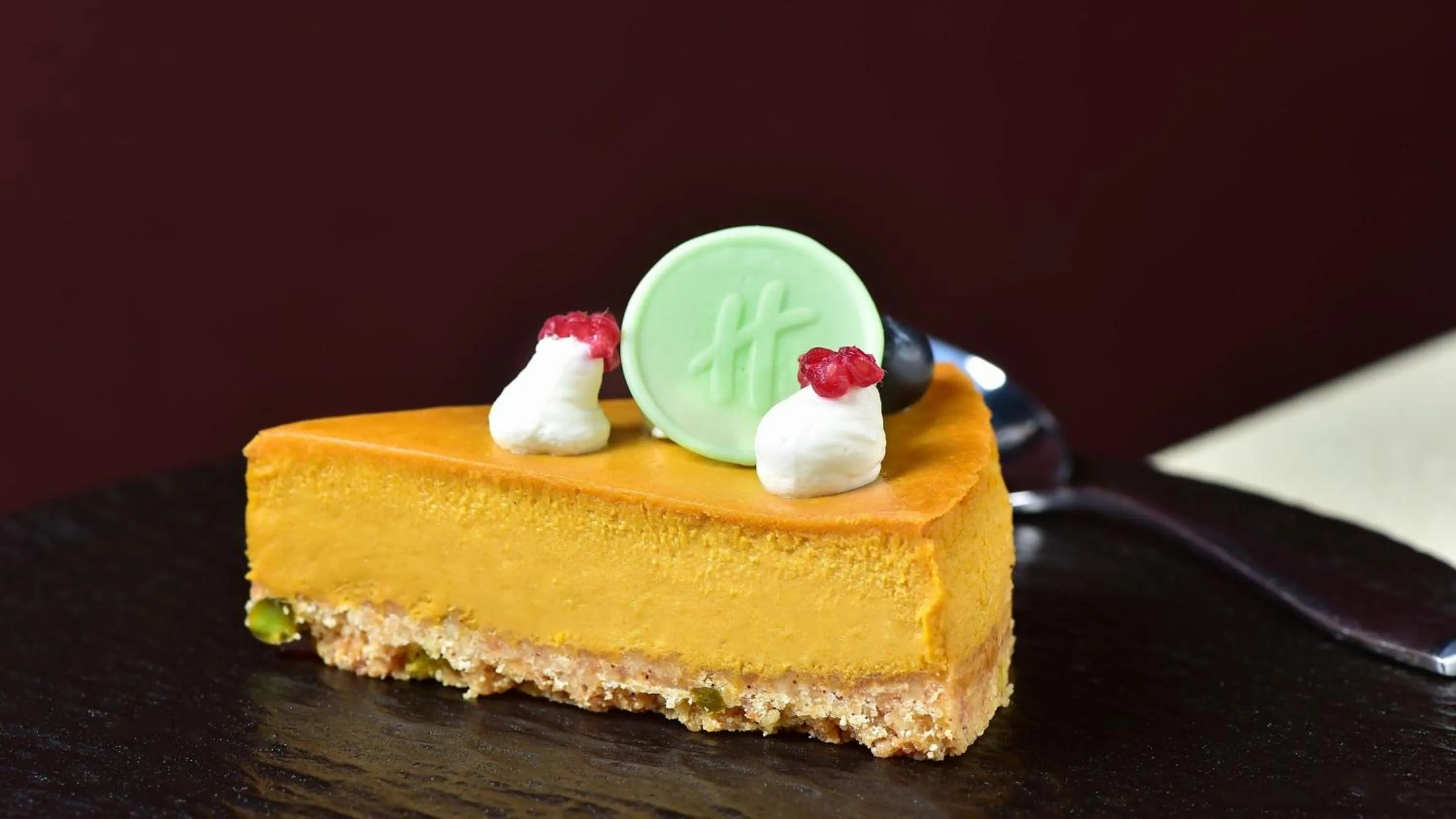 Lounge or bar in Holiday Inn Chongqing Science Hall by IHG