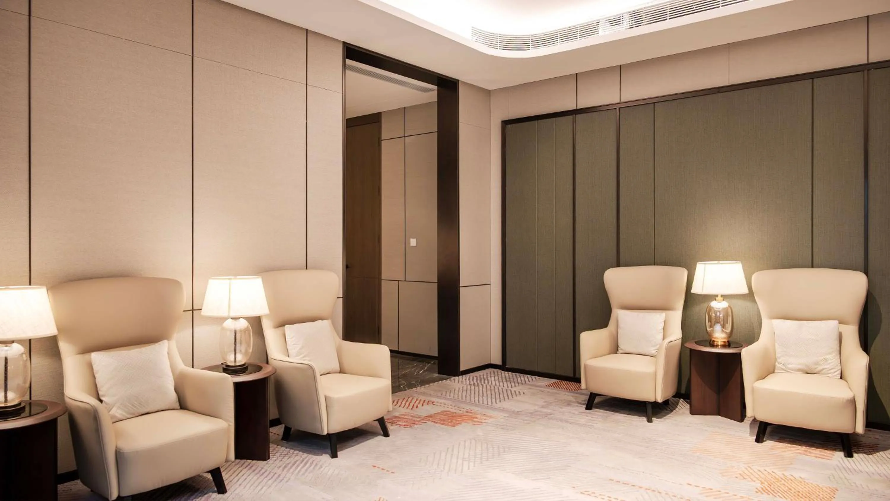 Meeting/conference room in Holiday Inn Chongqing Science Hall by IHG