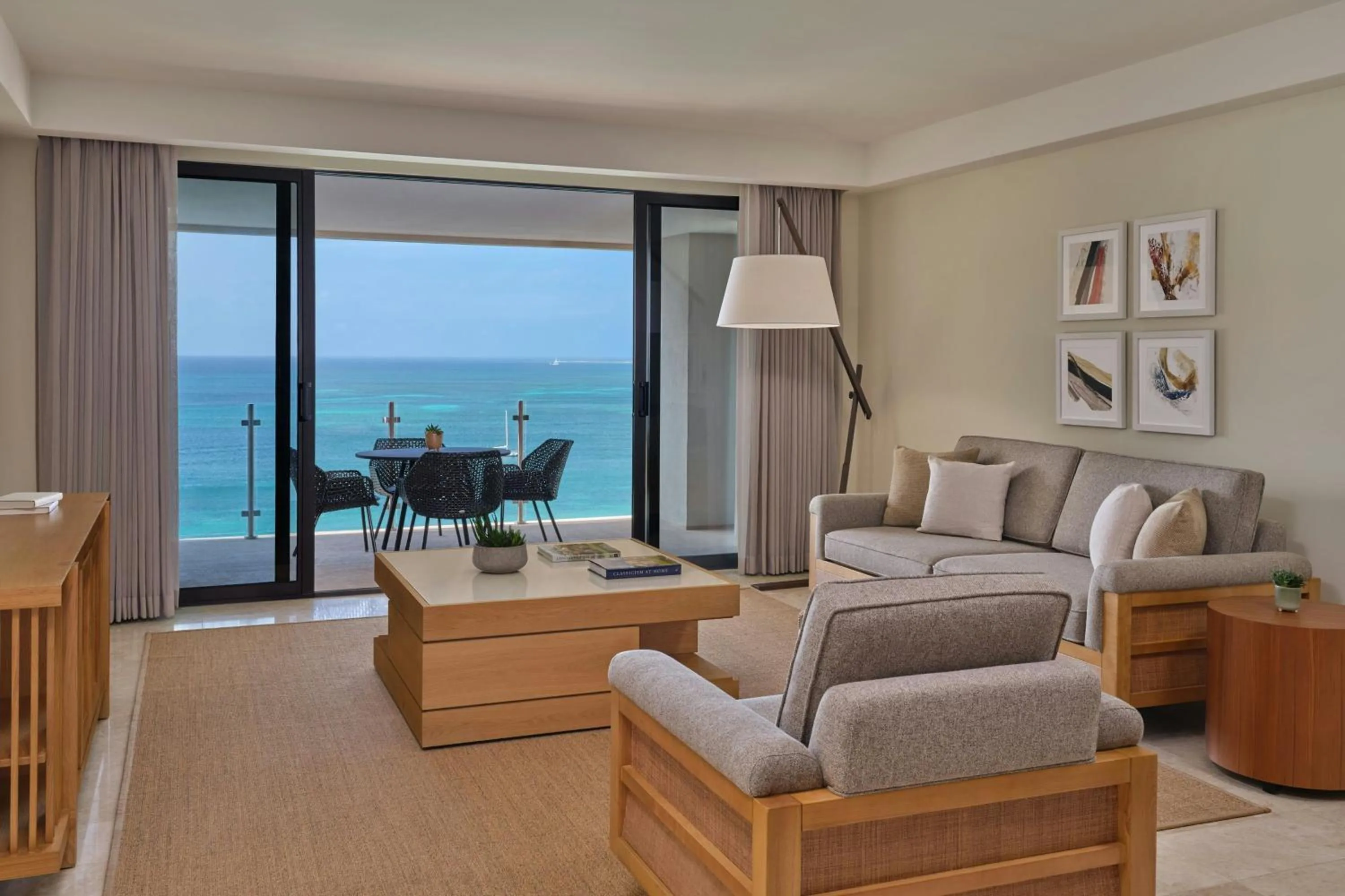 Living room in The St. Regis Aruba Resort