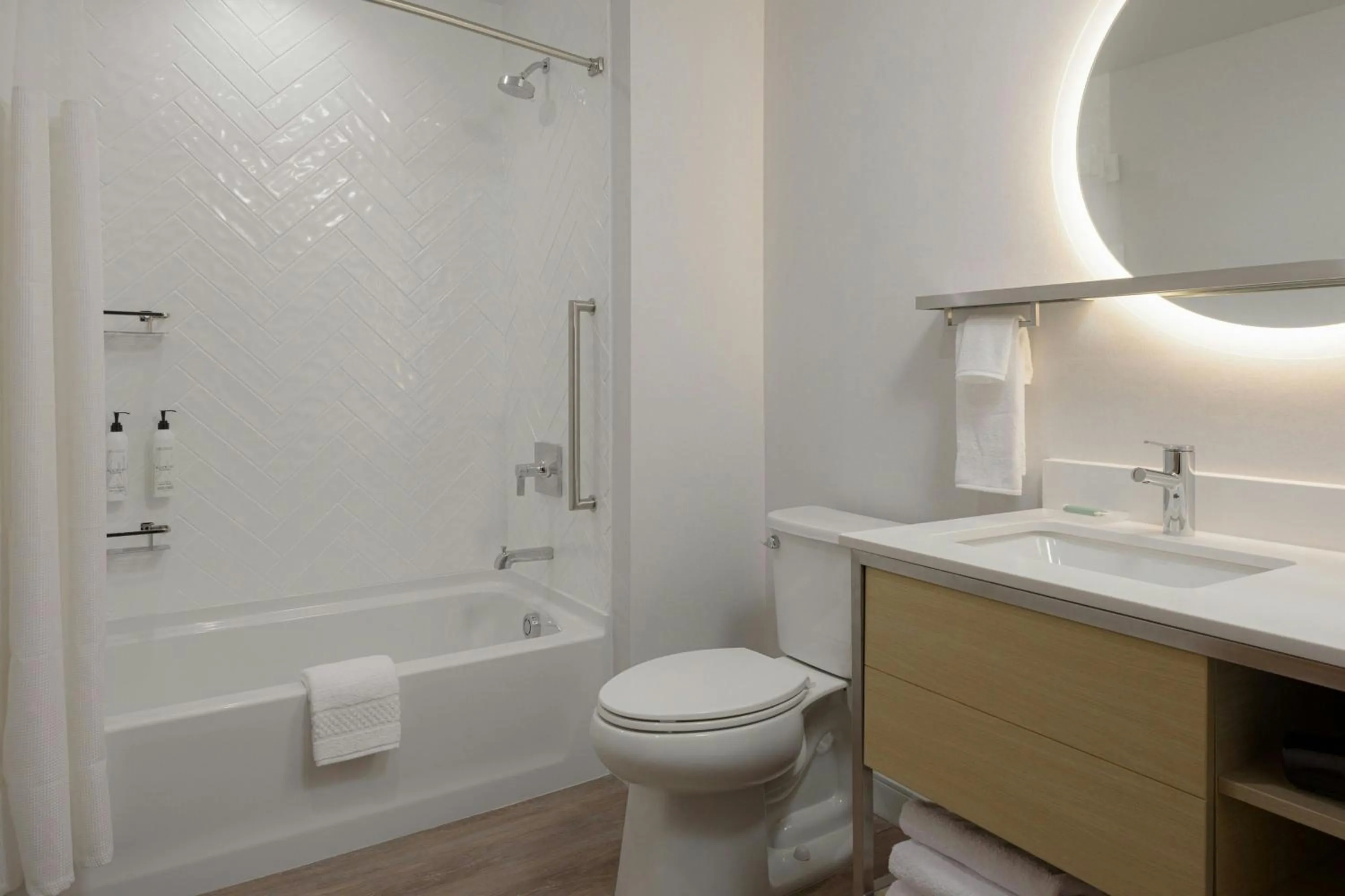 Bathroom in TownePlace Suites by Marriott Cincinnati Oakley