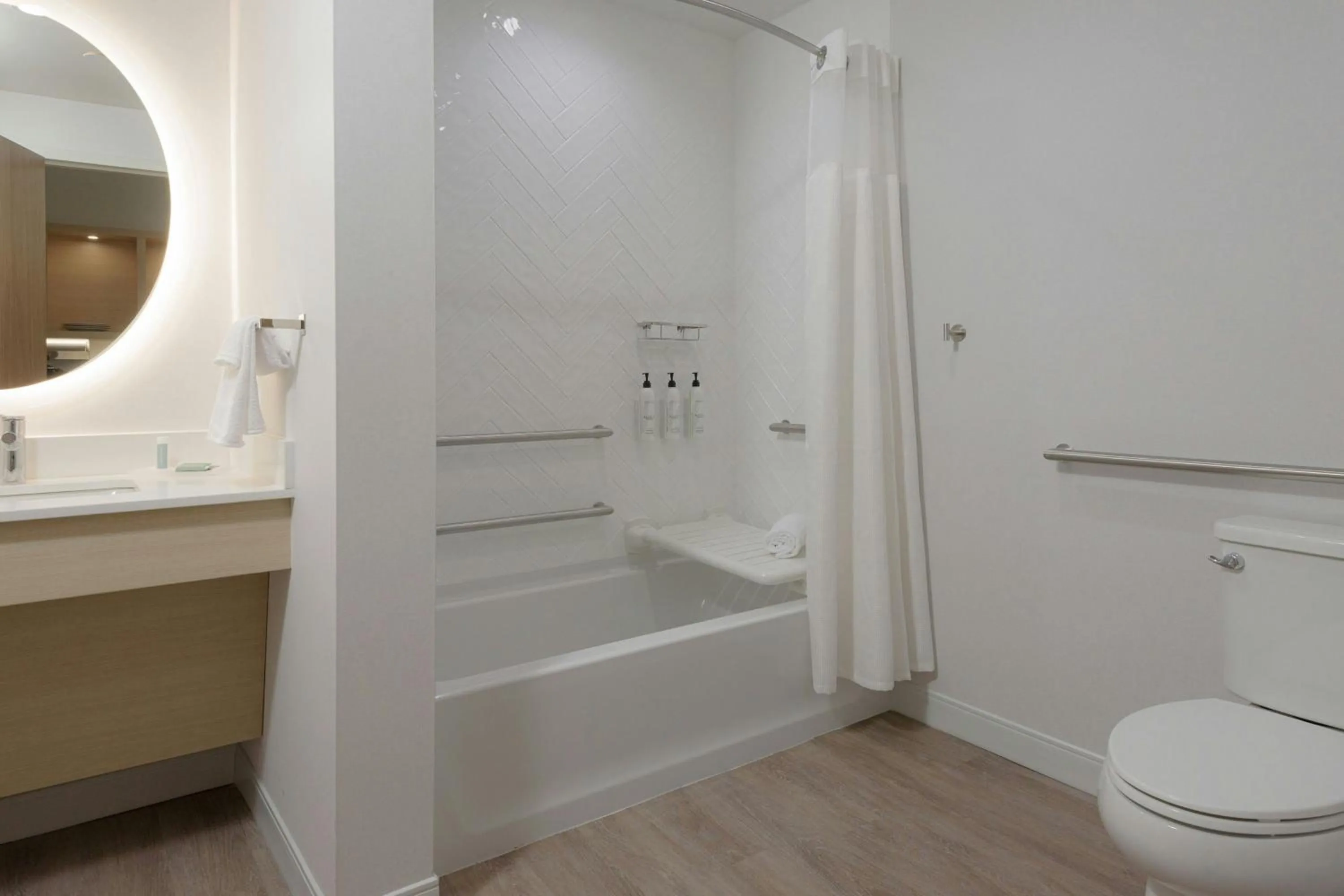 Bathroom in TownePlace Suites by Marriott Cincinnati Oakley