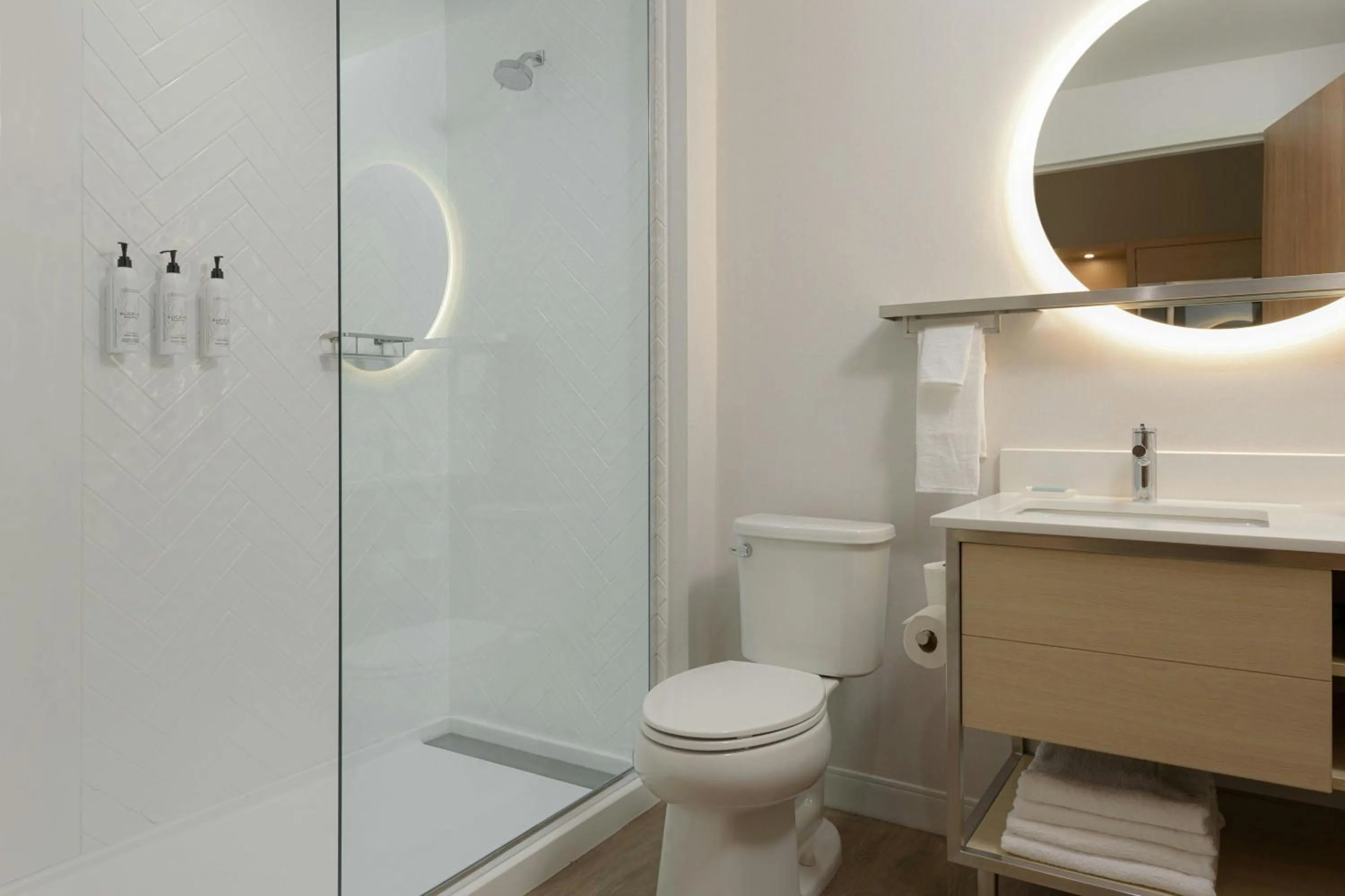 Bathroom in TownePlace Suites by Marriott Cincinnati Oakley