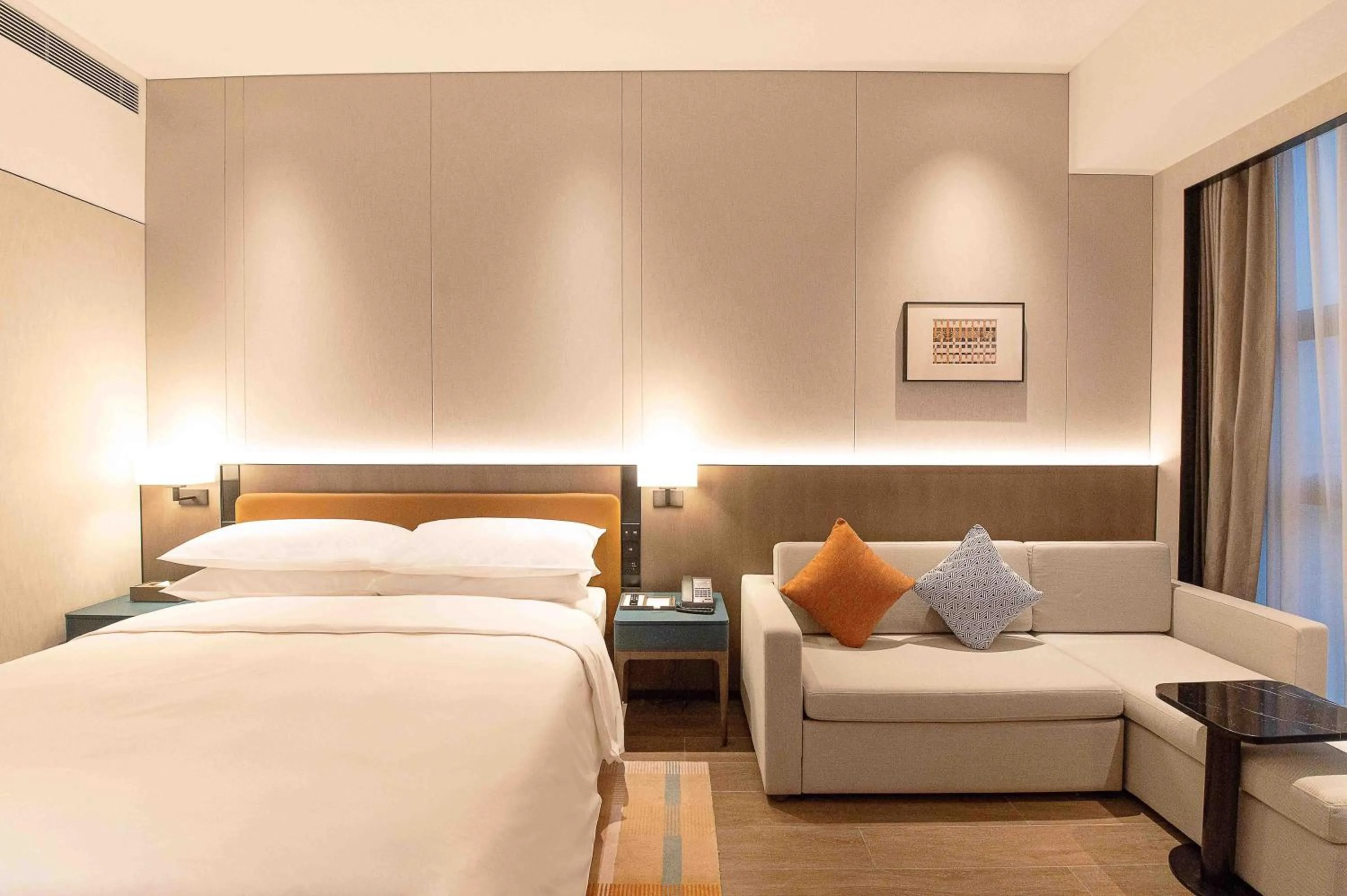 Photo of the whole room, Bed in Courtyard by Marriott Nanning Wuxiang