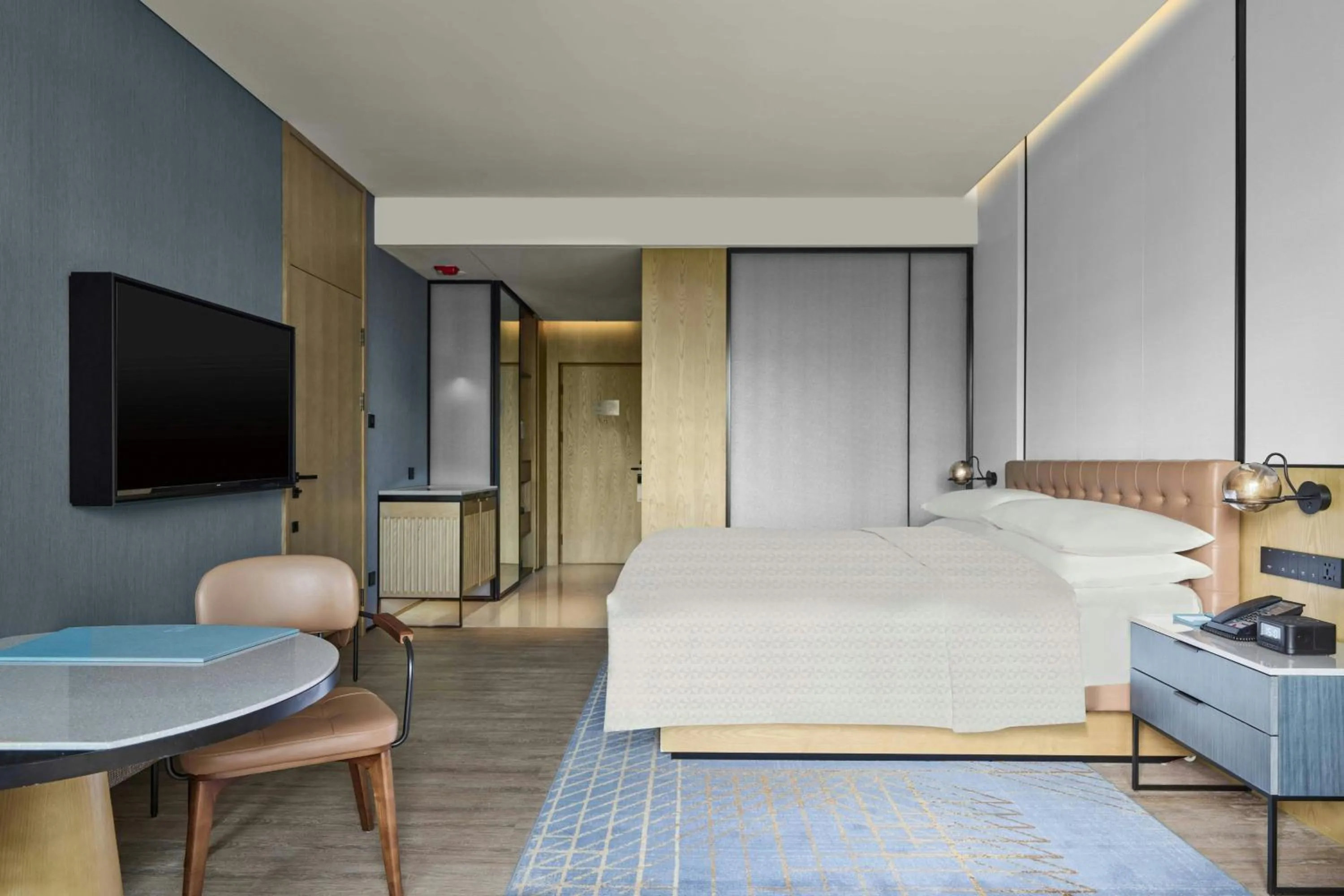 Photo of the whole room, Bed in Four Points by Sheraton Huzhou, Nanxun