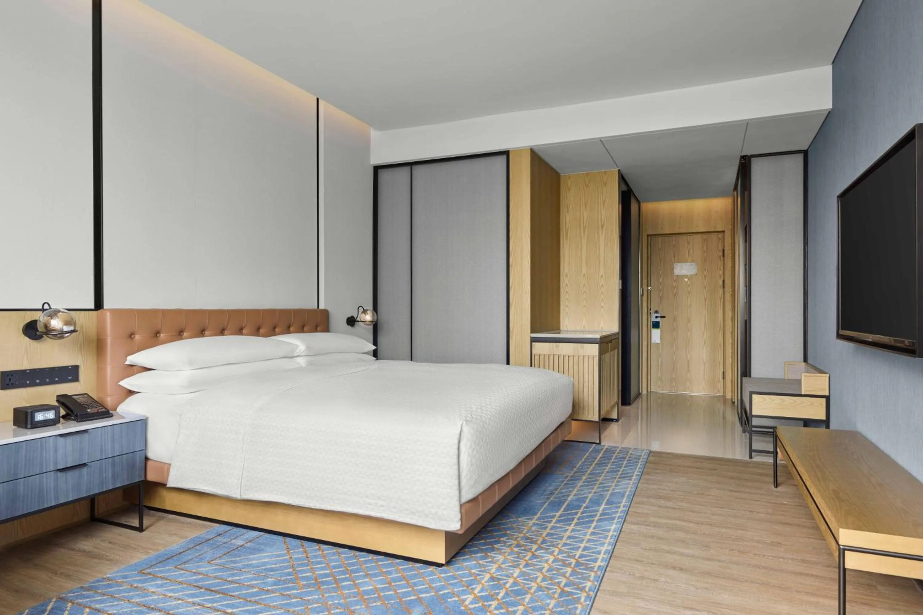 Photo of the whole room, Bed in Four Points by Sheraton Huzhou, Nanxun