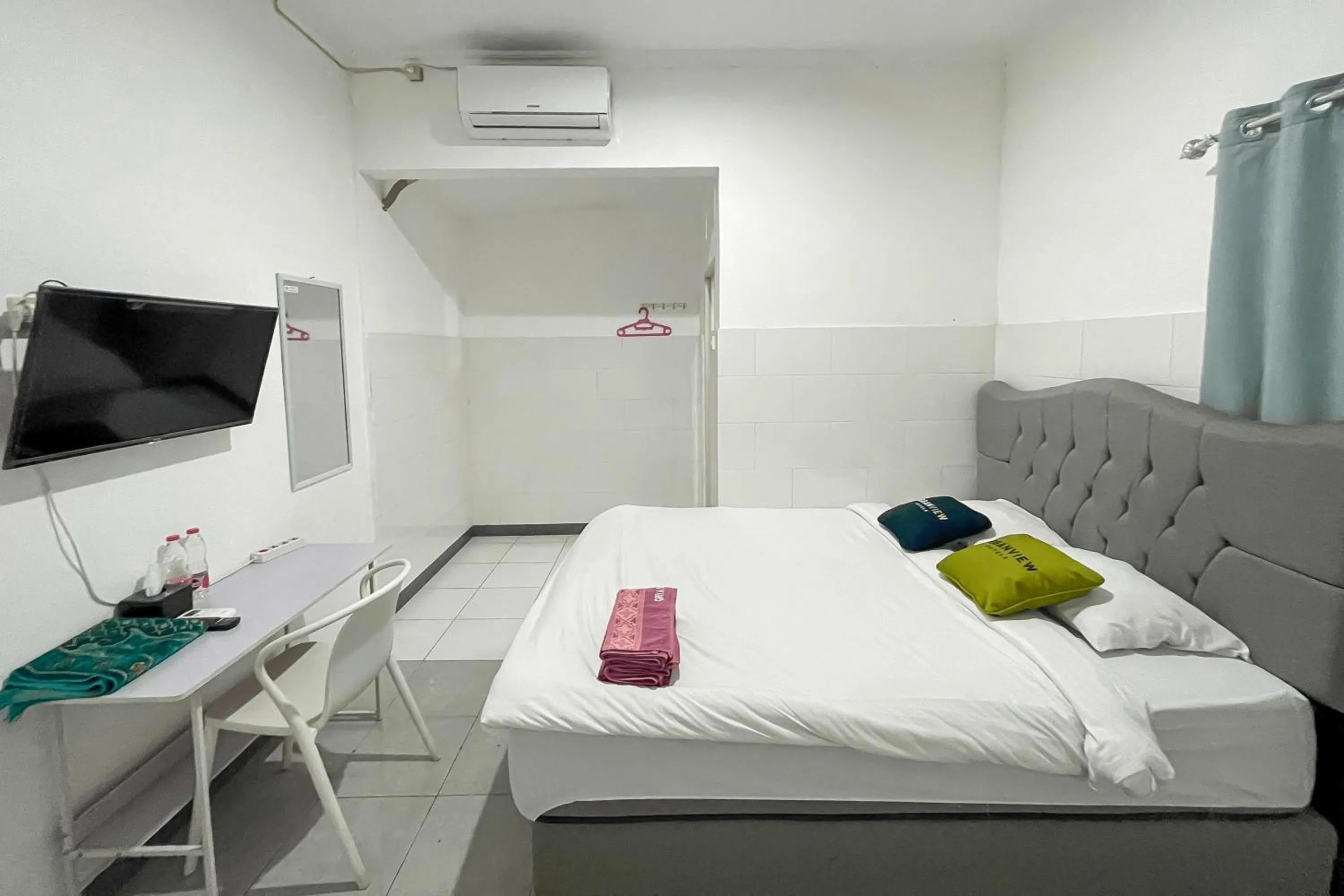 Bedroom, Bed in Urbanview Syariah Sasarengan Inn near RSUD Waled Cirebon