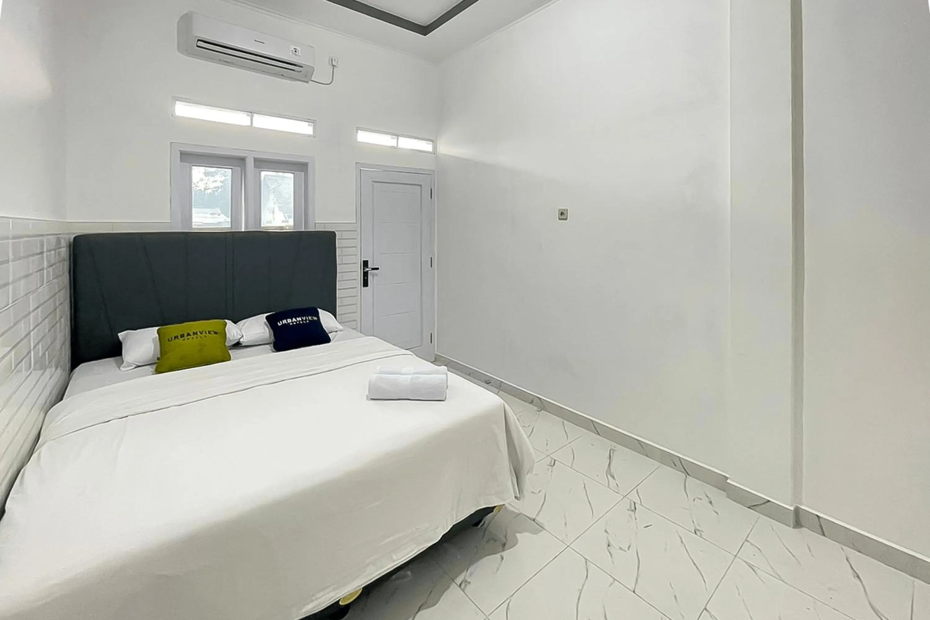 Urbanview Syariah Sasarengan Inn near RSUD Waled Cirebon