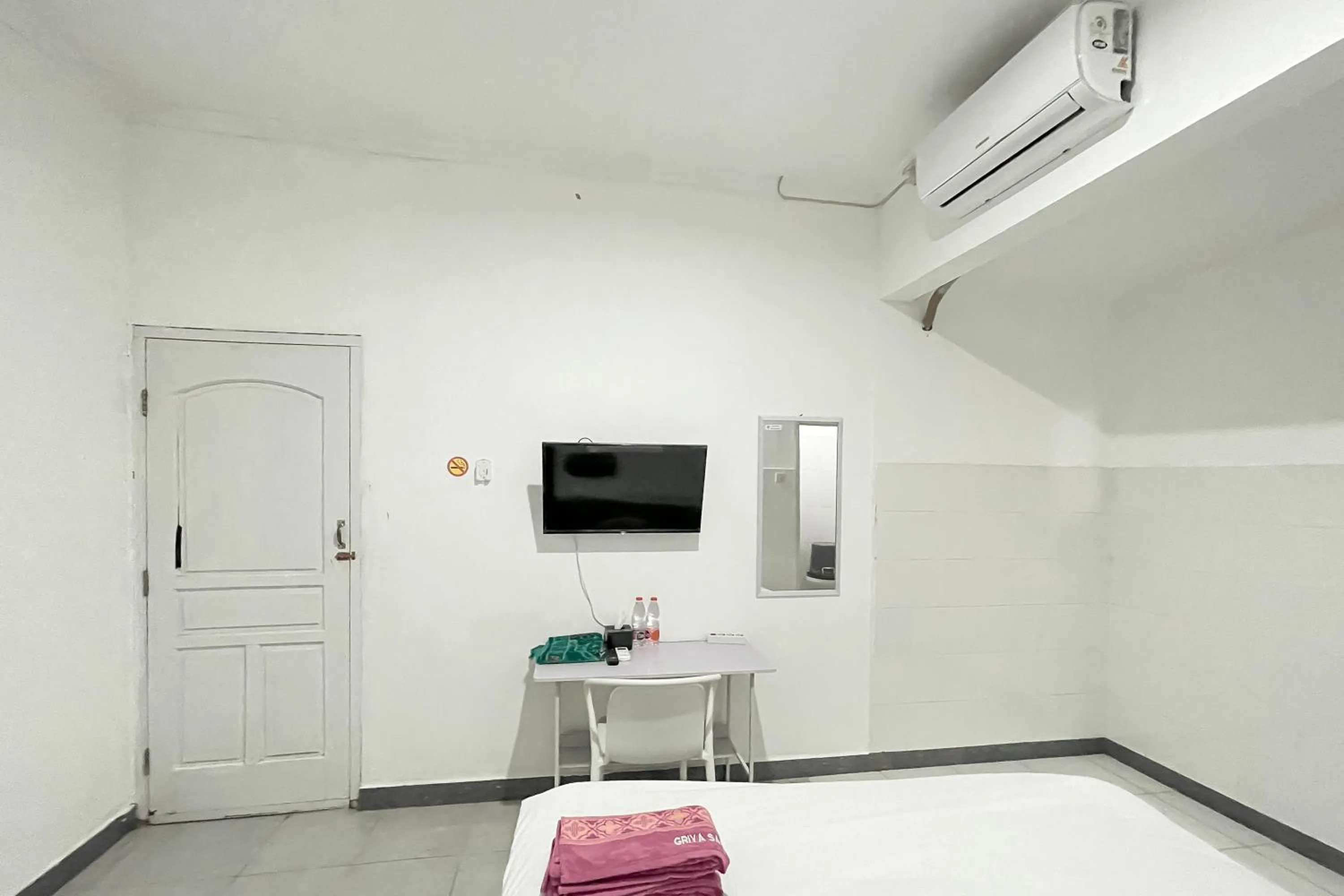 TV and multimedia in Urbanview Syariah Sasarengan Inn near RSUD Waled Cirebon