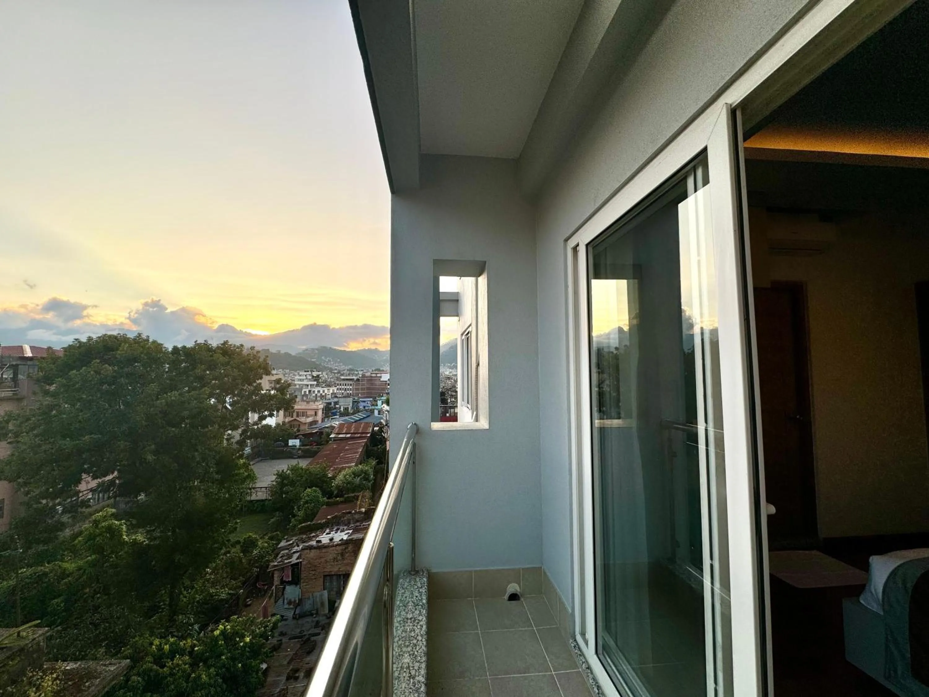 Day in Hotel Alleyway Express