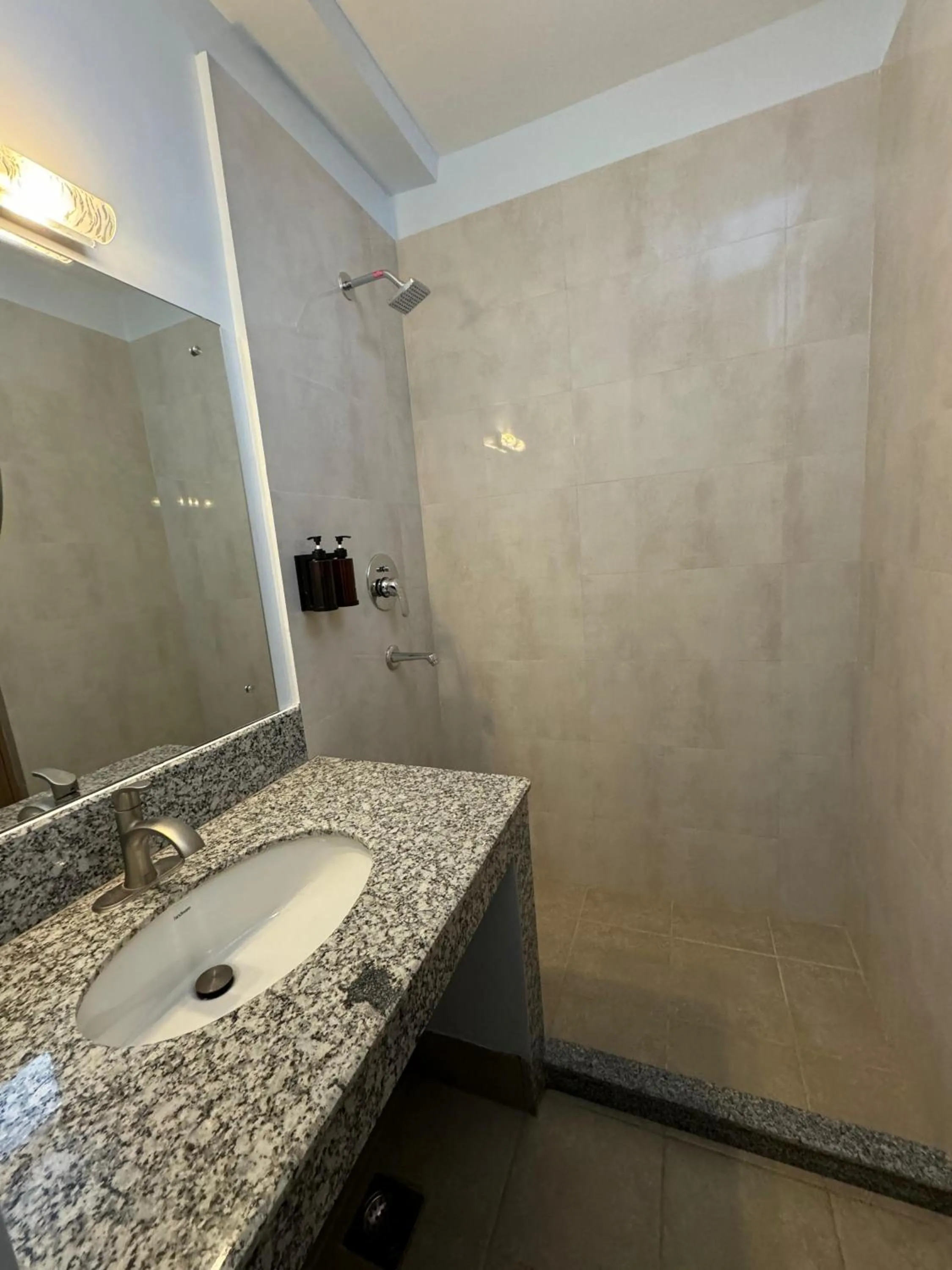 Bathroom in Hotel Alleyway Express