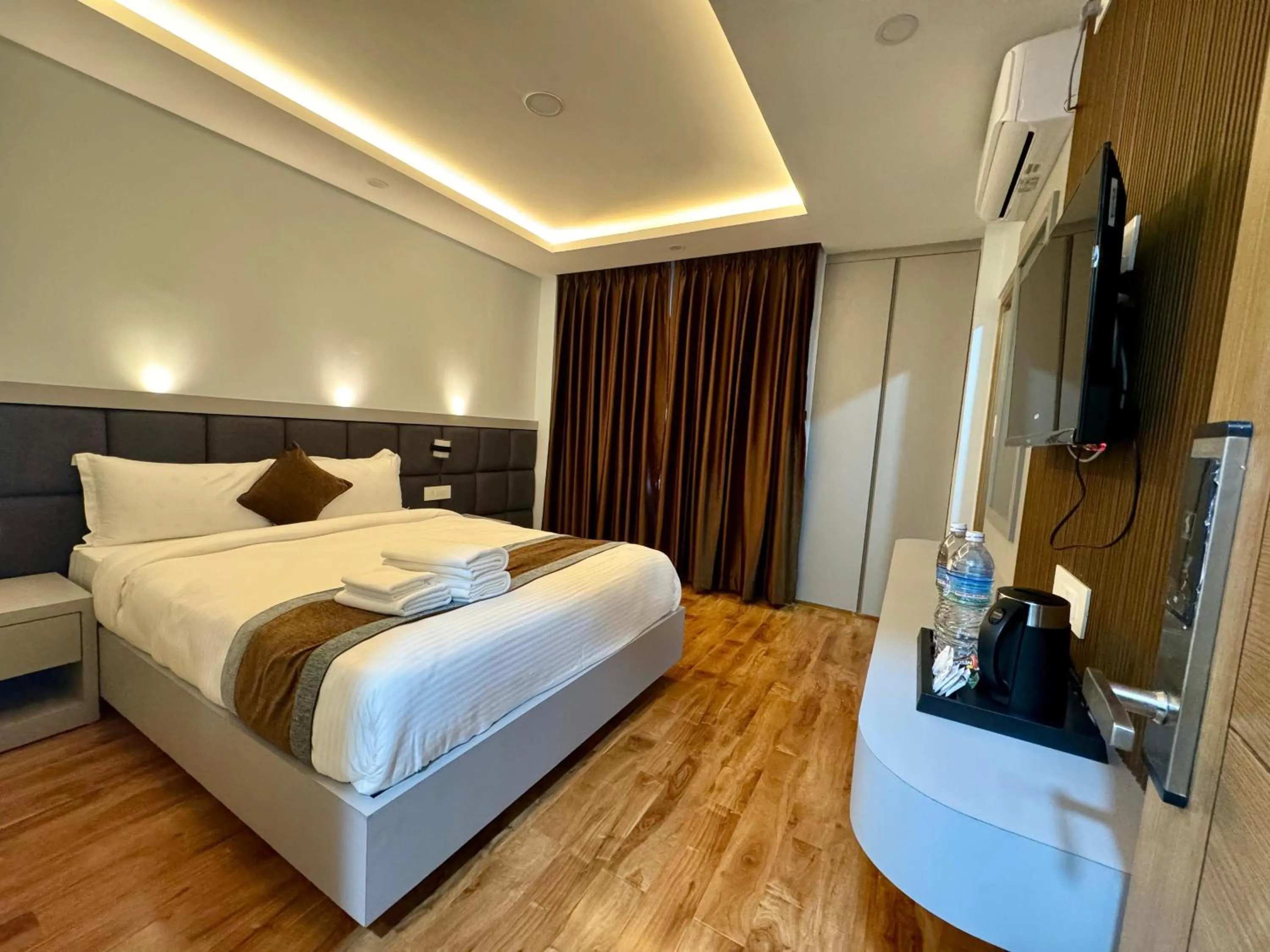 Bed in Hotel Alleyway Express