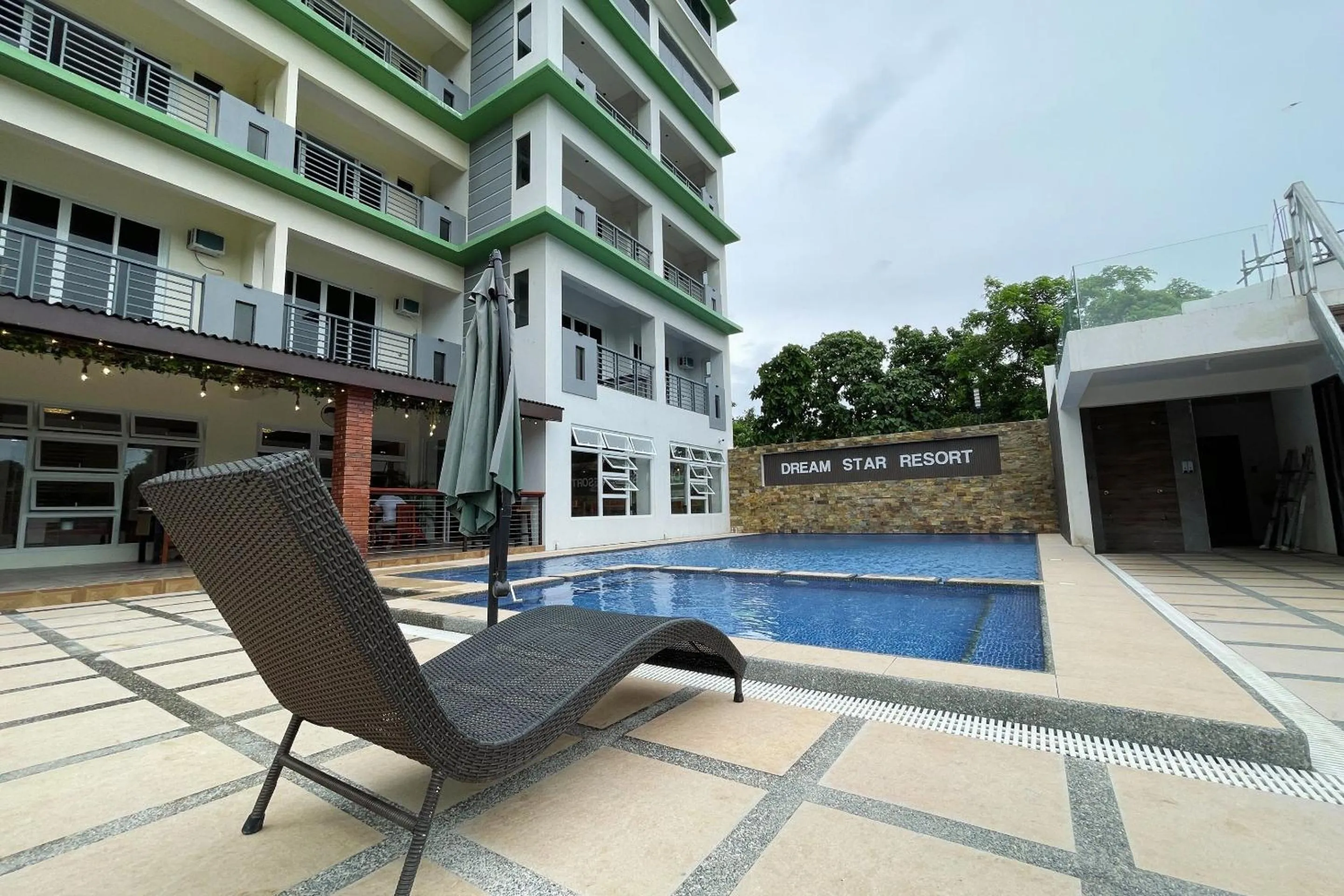 Swimming pool in Dream'Star Resort Puerto Galera powered by Cocotel