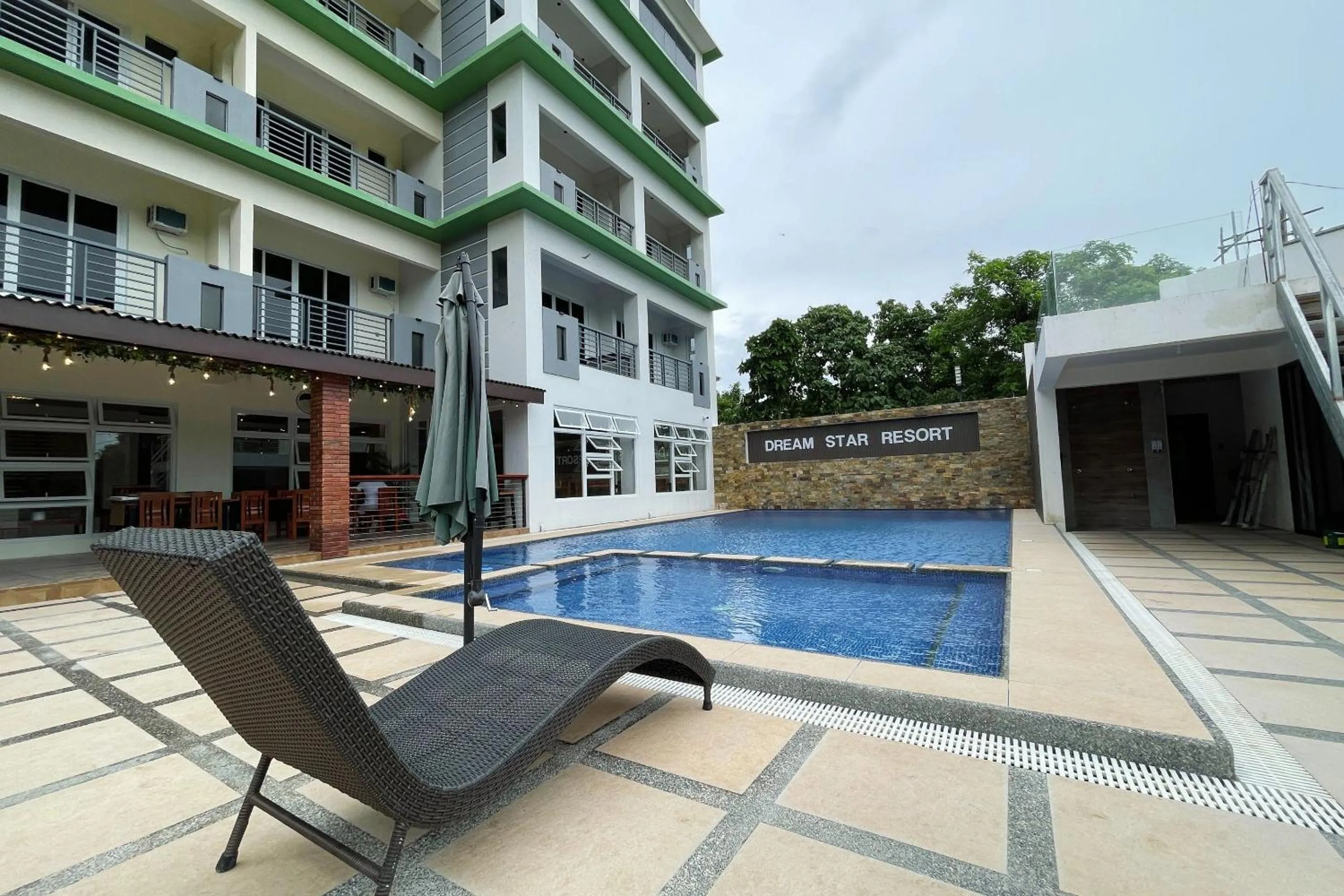 Swimming pool in Dream'Star Resort Puerto Galera powered by Cocotel