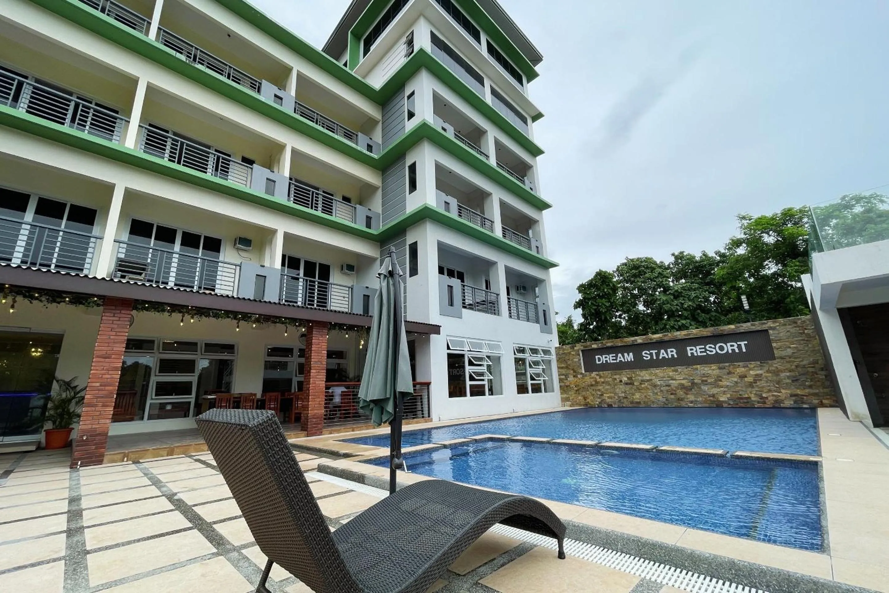 Swimming pool in Dream'Star Resort Puerto Galera powered by Cocotel