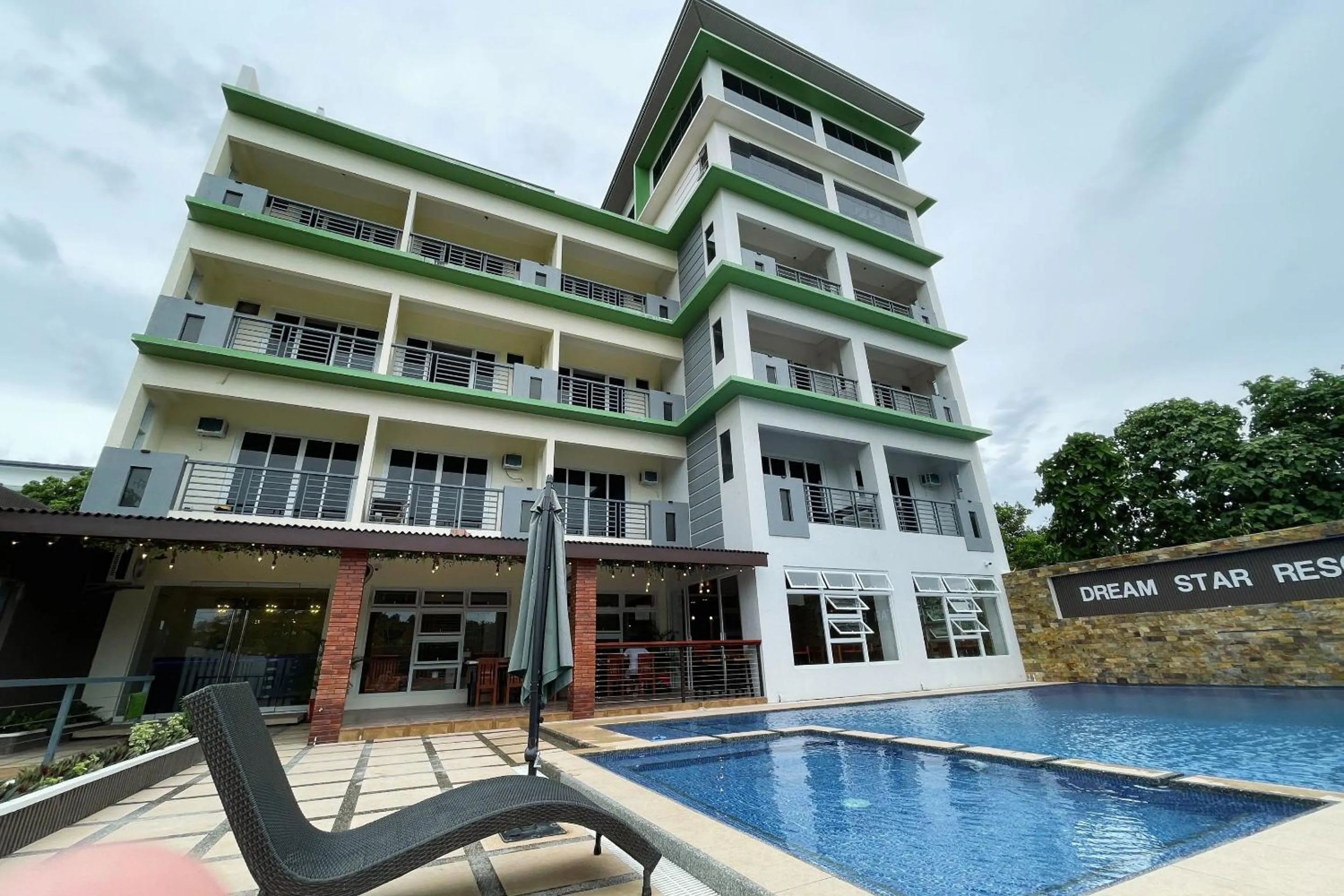 sunbed in Dream'Star Resort Puerto Galera powered by Cocotel