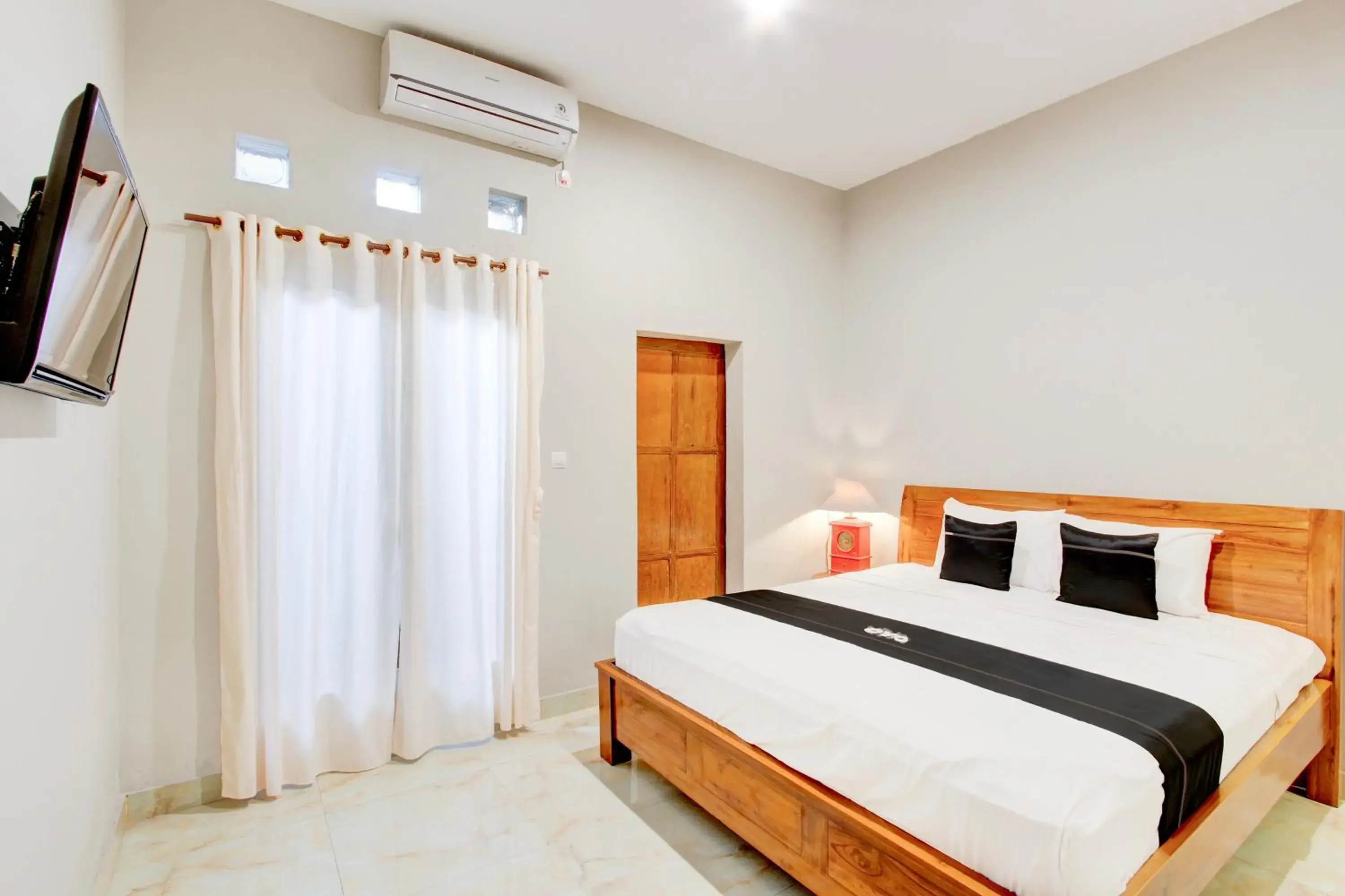 Deluxe Double Room in Capital O 94274 Homestay Balimoelih Deluxe Double Room in Capital O 94274 Homestay Balimoelih