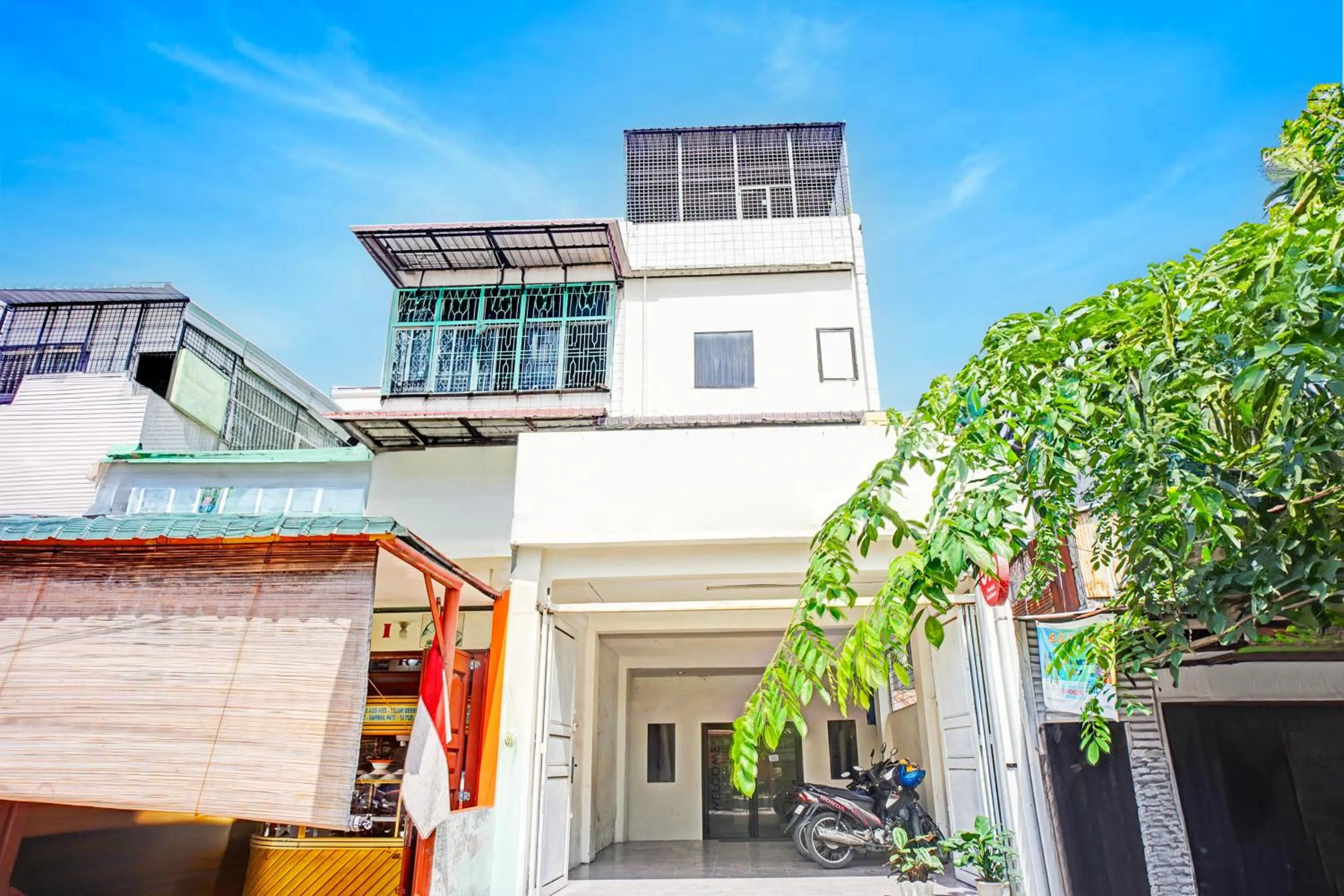 Property building in Hotel O Mandala Near Universitas Negeri Medan ( UNIMED )