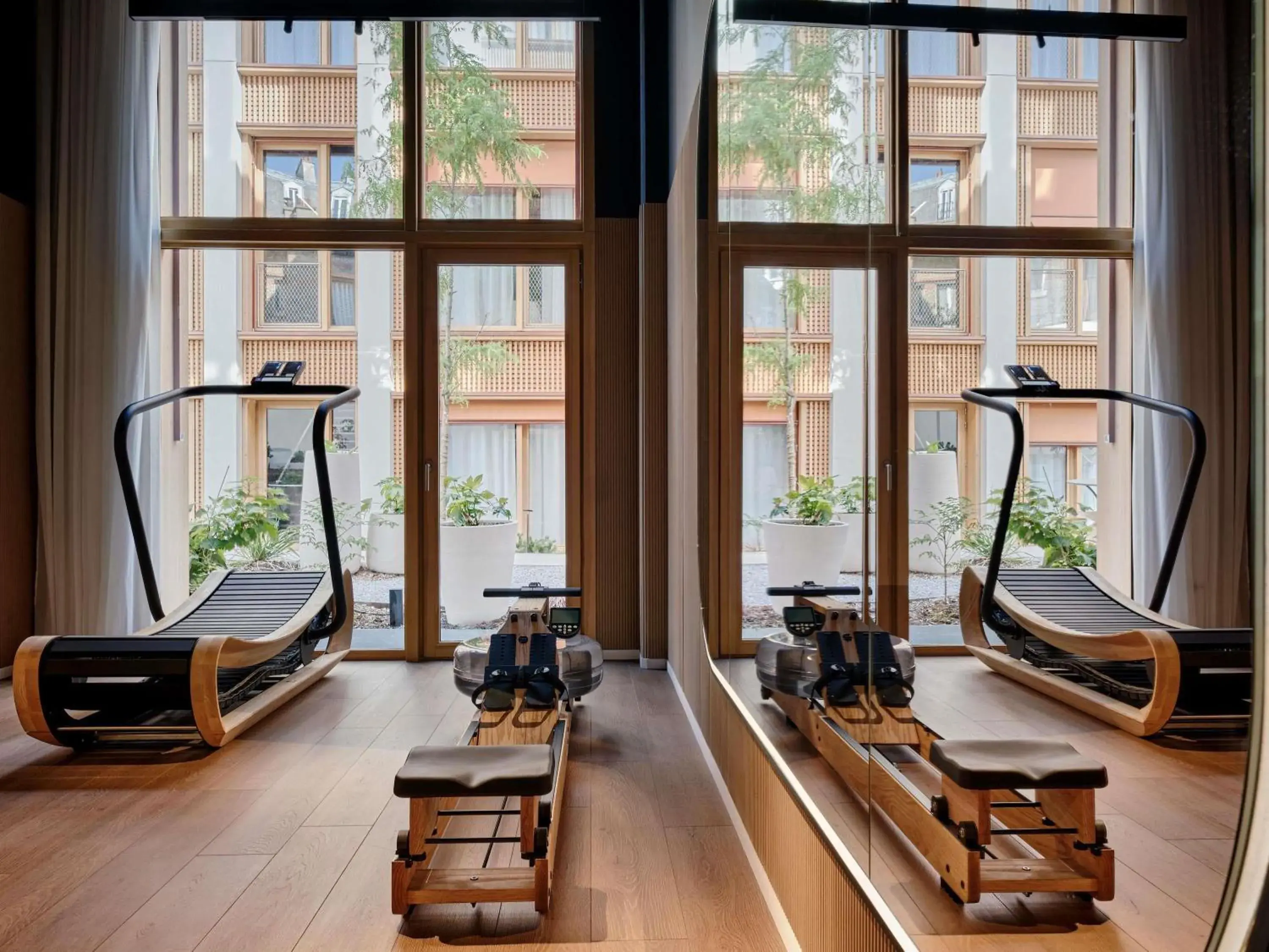Fitness centre/facilities in TRIBE Paris Pantin Fitness centre/facilities in TRIBE Paris Pantin