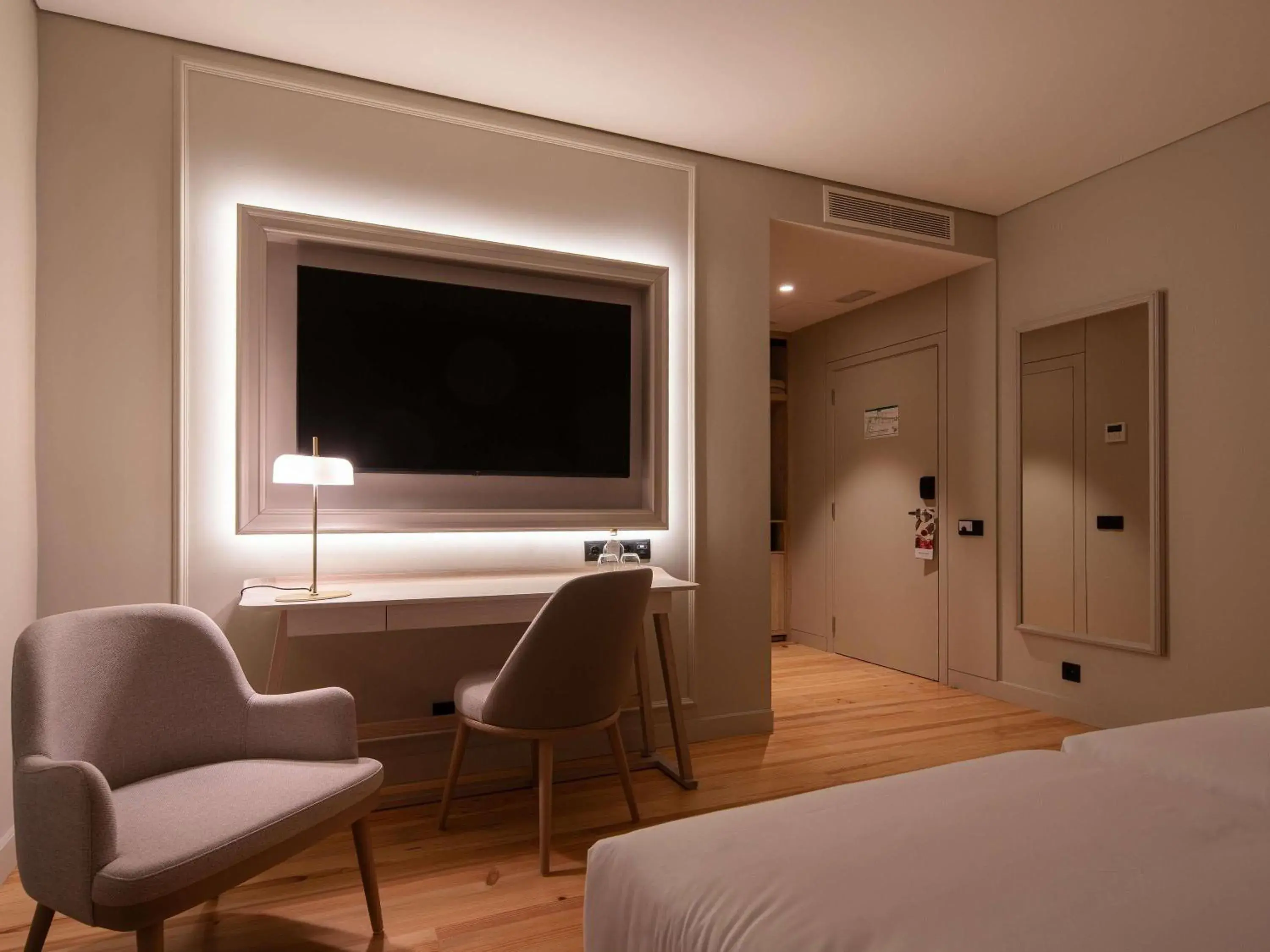 Superior Double or Twin Room - single occupancy in Mercure Ponta Delgada Azores Superior Double or Twin Room - single occupancy in Mercure Ponta Delgada Azores